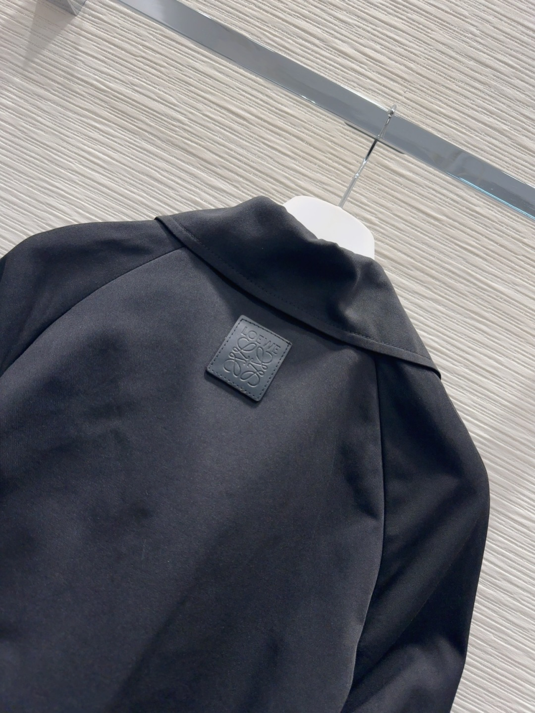 🛍️Loe w*e👑2025FW新款风衣外套 舒适百搭 贸易公司订单货！原单渠道货 好搭配 不可多得的一