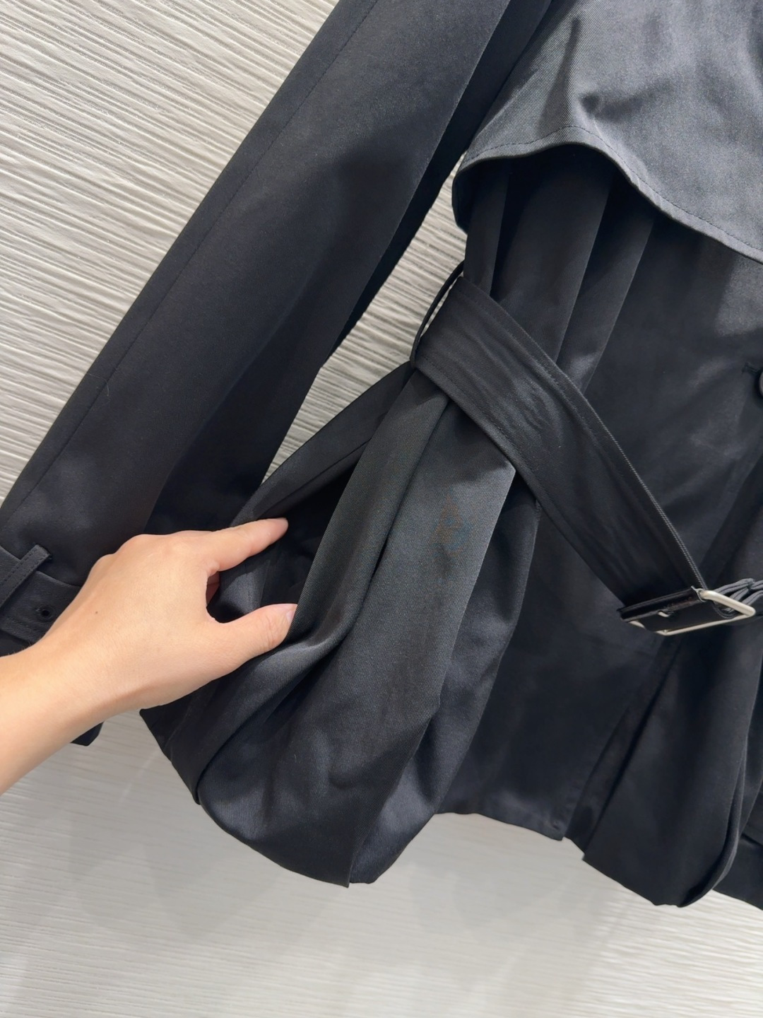 🛍️Loe w*e👑2025FW新款风衣外套 舒适百搭 贸易公司订单货！原单渠道货 好搭配 不可多得的一