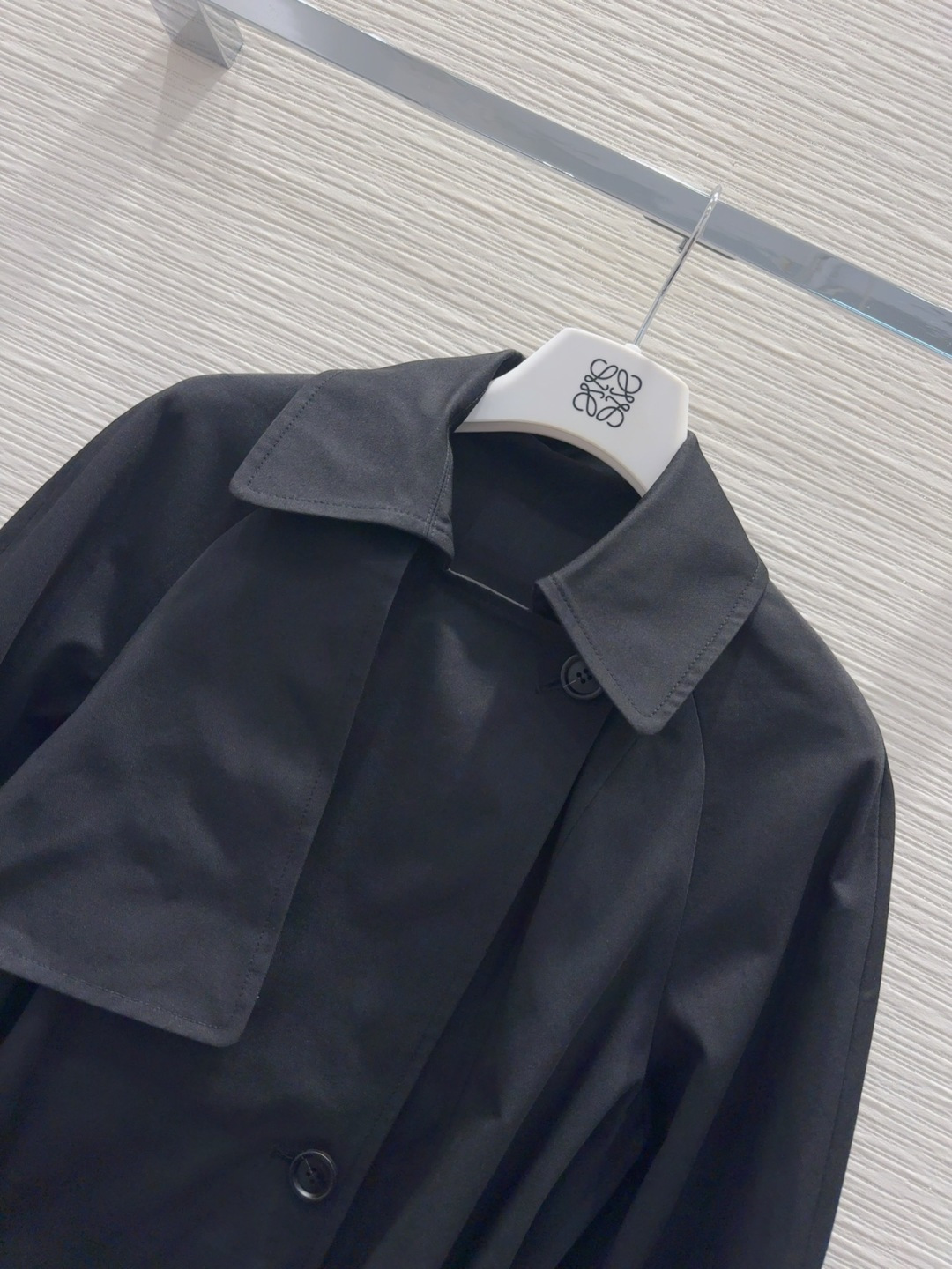 🛍️Loe w*e👑2025FW新款风衣外套 舒适百搭 贸易公司订单货！原单渠道货 好搭配 不可多得的一