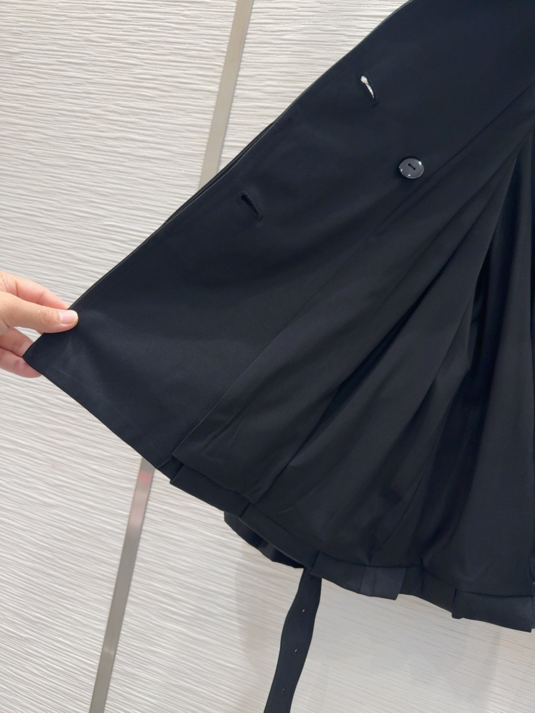 🛍️Loe w*e👑2025FW新款风衣外套 舒适百搭 贸易公司订单货！原单渠道货 好搭配 不可多得的一