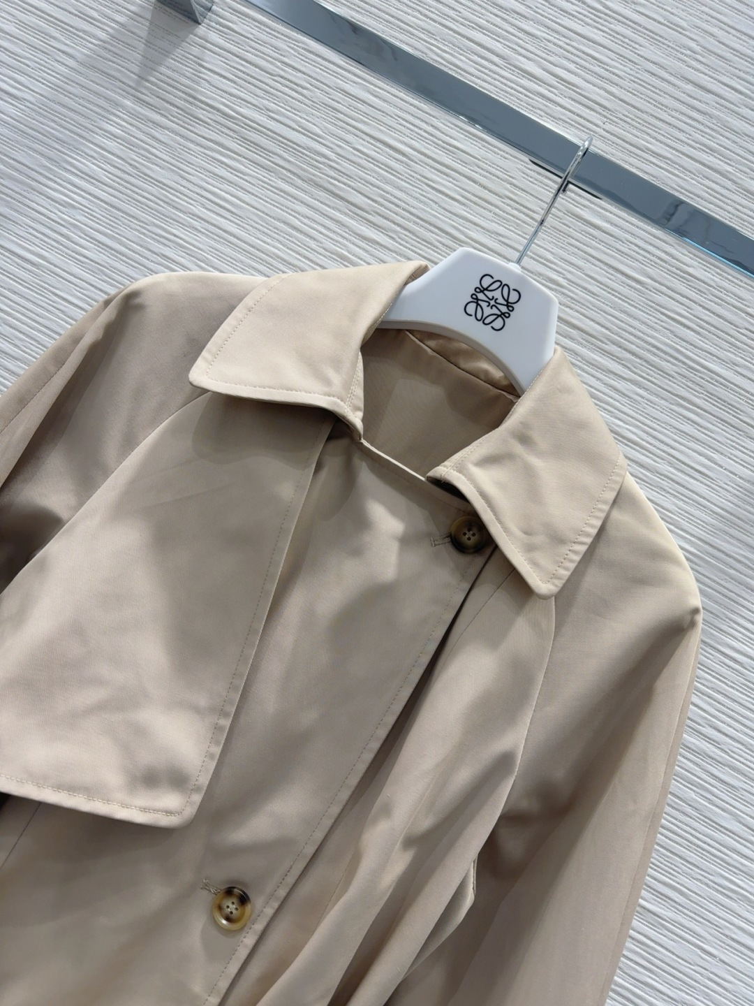 🛍️Loe w*e👑2025FW新款风衣外套 舒适百搭 贸易公司订单货！原单渠道货 好搭配 不可多得的一