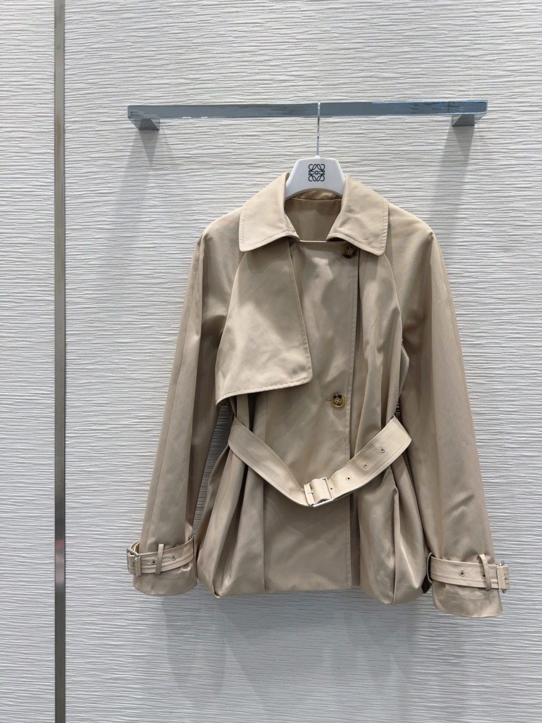 🛍️Loe w*e👑2025FW新款风衣外套 舒适百搭 贸易公司订单货！原单渠道货 好搭配 不可多得的一