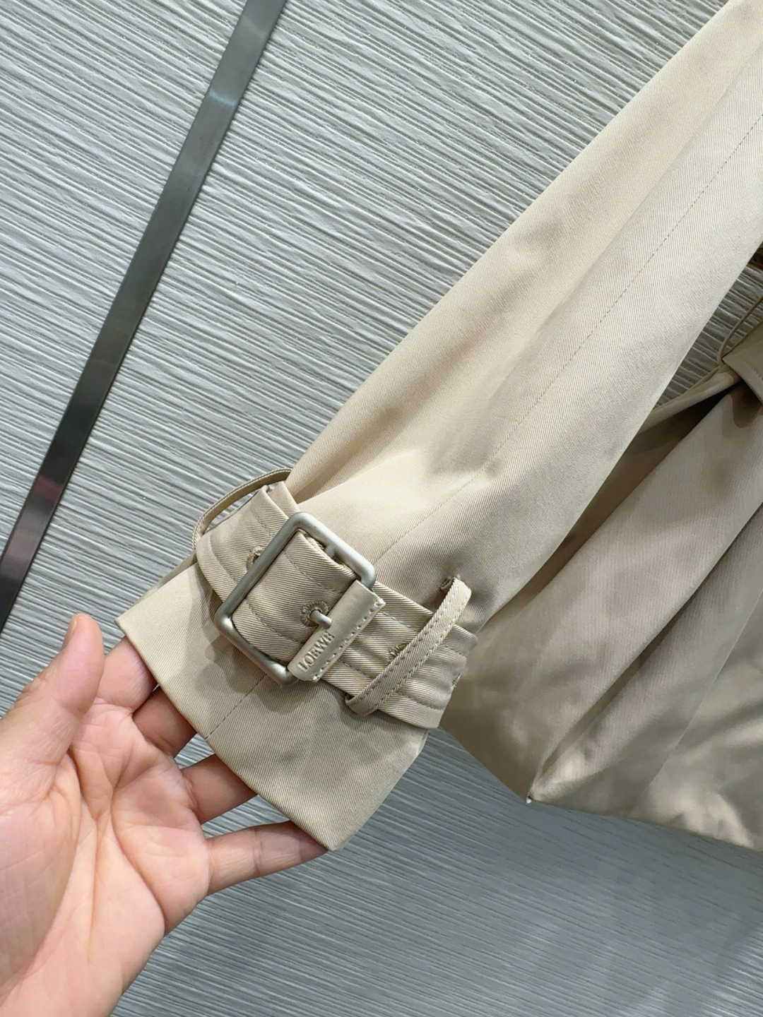 🛍️Loe w*e👑2025FW新款风衣外套 舒适百搭 贸易公司订单货！原单渠道货 好搭配 不可多得的一