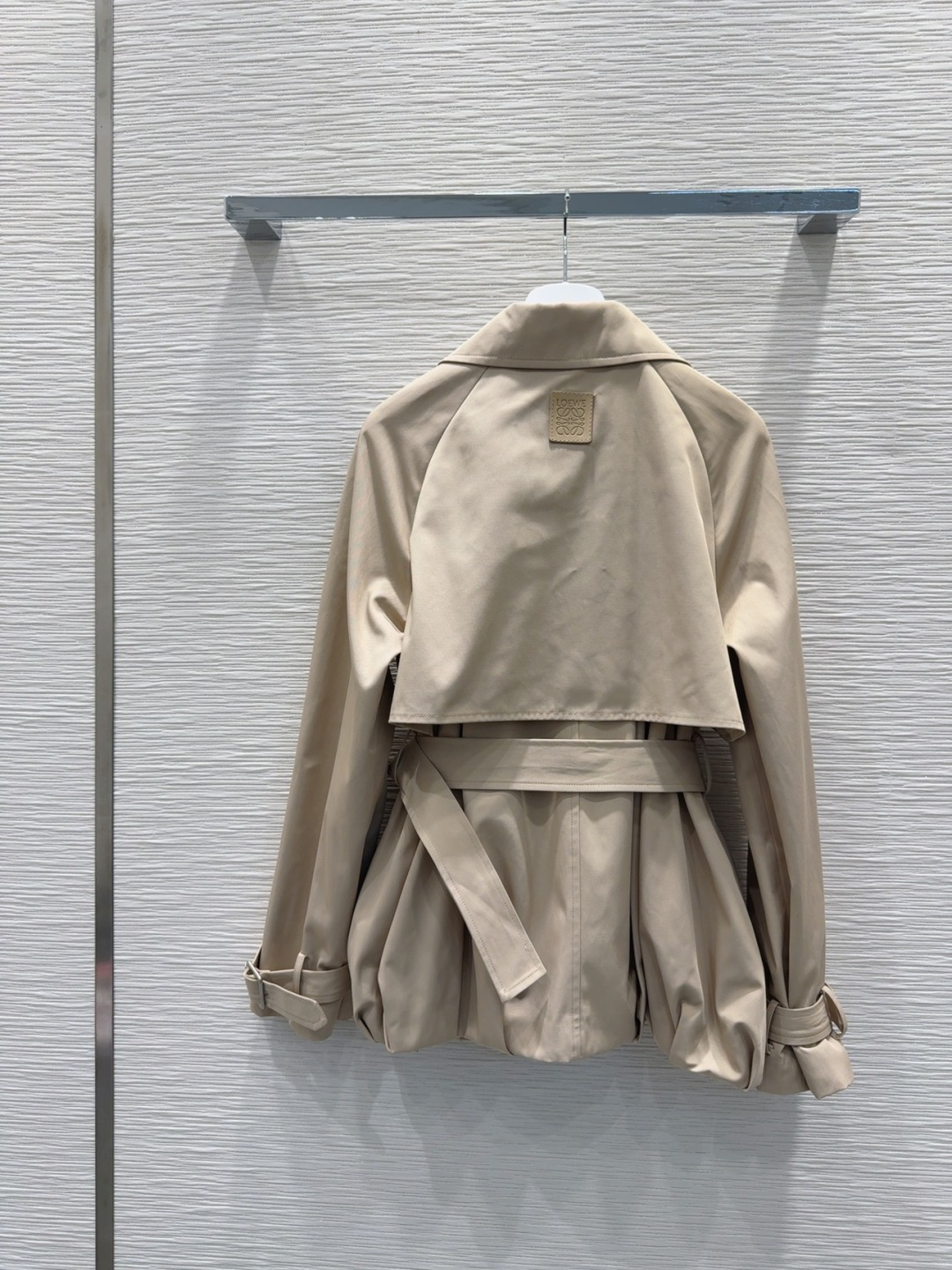 🛍️Loe w*e👑2025FW新款风衣外套 舒适百搭 贸易公司订单货！原单渠道货 好搭配 不可多得的一