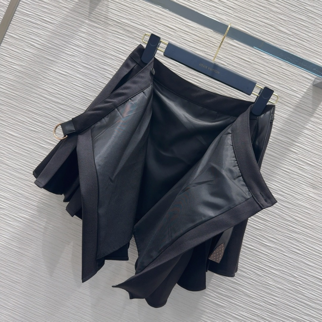Louis Vuitton 2025FW Pleated Mini Skirt - Elegant & Chic 9 cmp i1757935924899 2381 0 7