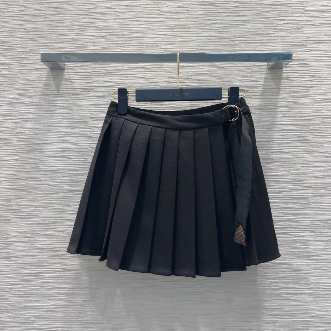 Louis Vuitton 2025FW Pleated Mini Skirt - Elegant & Chic