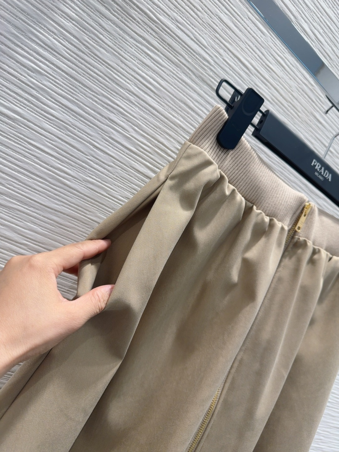 🛍️ Prad* 👑2025FW新款半裙 又一款时尚达人的心头好！细节精致 每一件到手都是惊喜满溢 高级