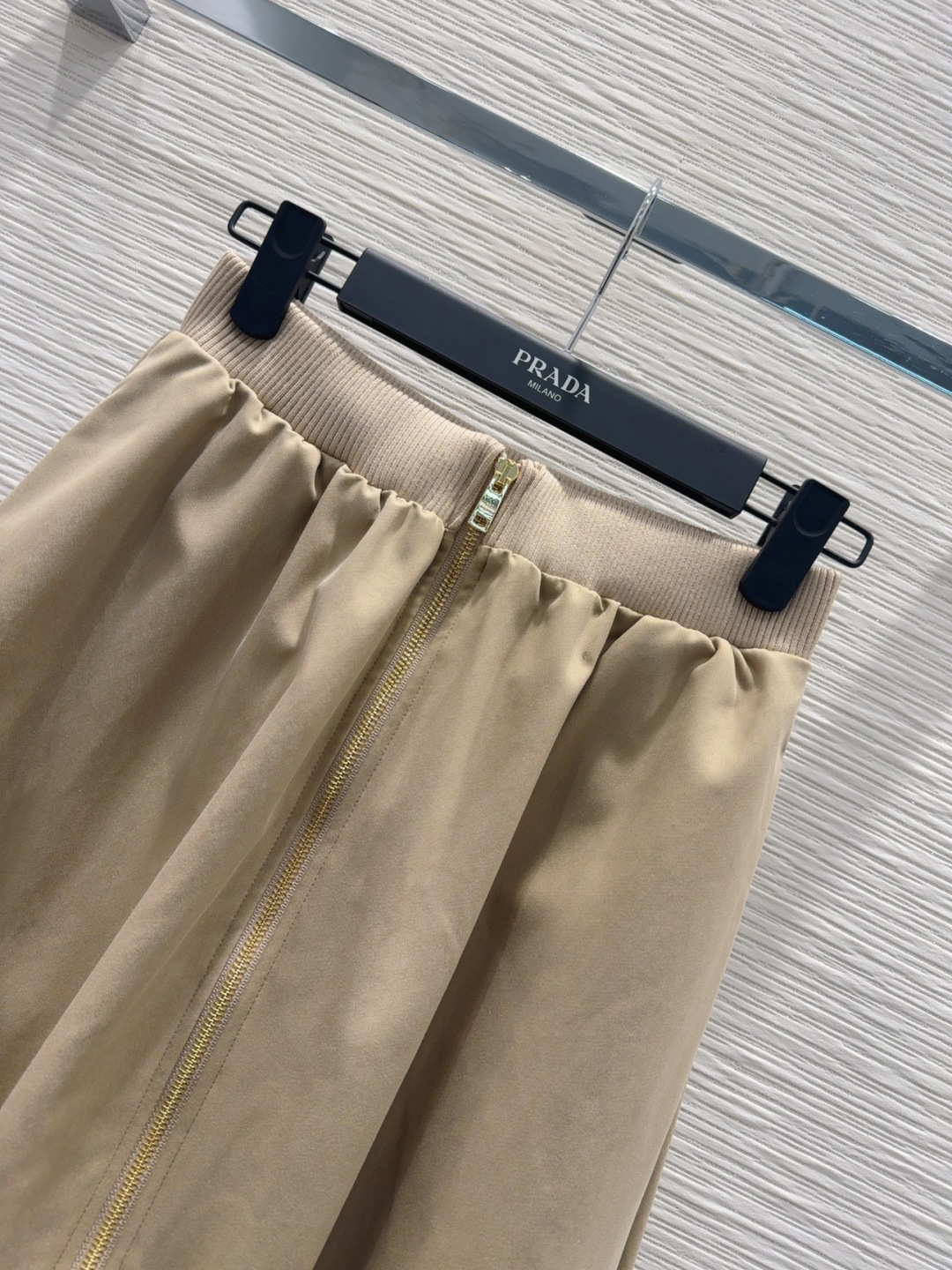 🛍️ Prad* 👑2025FW新款半裙 又一款时尚达人的心头好！细节精致 每一件到手都是惊喜满溢 高级
