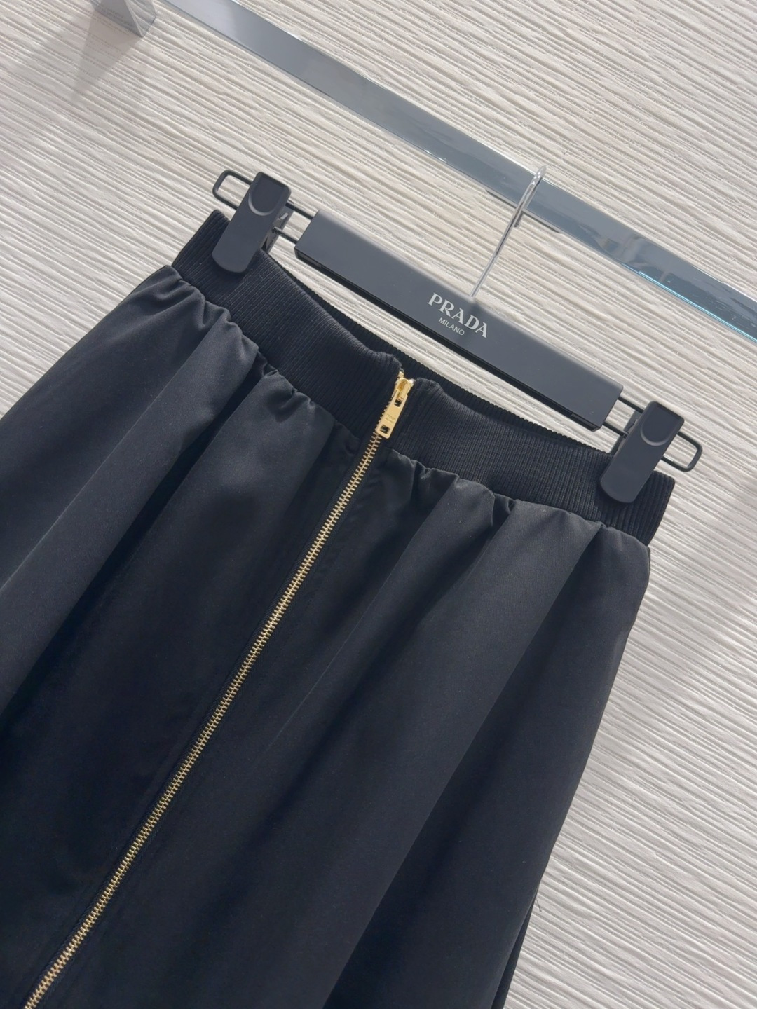 🛍️ Prad* 👑2025FW新款半裙 又一款时尚达人的心头好！细节精致 每一件到手都是惊喜满溢 高级
