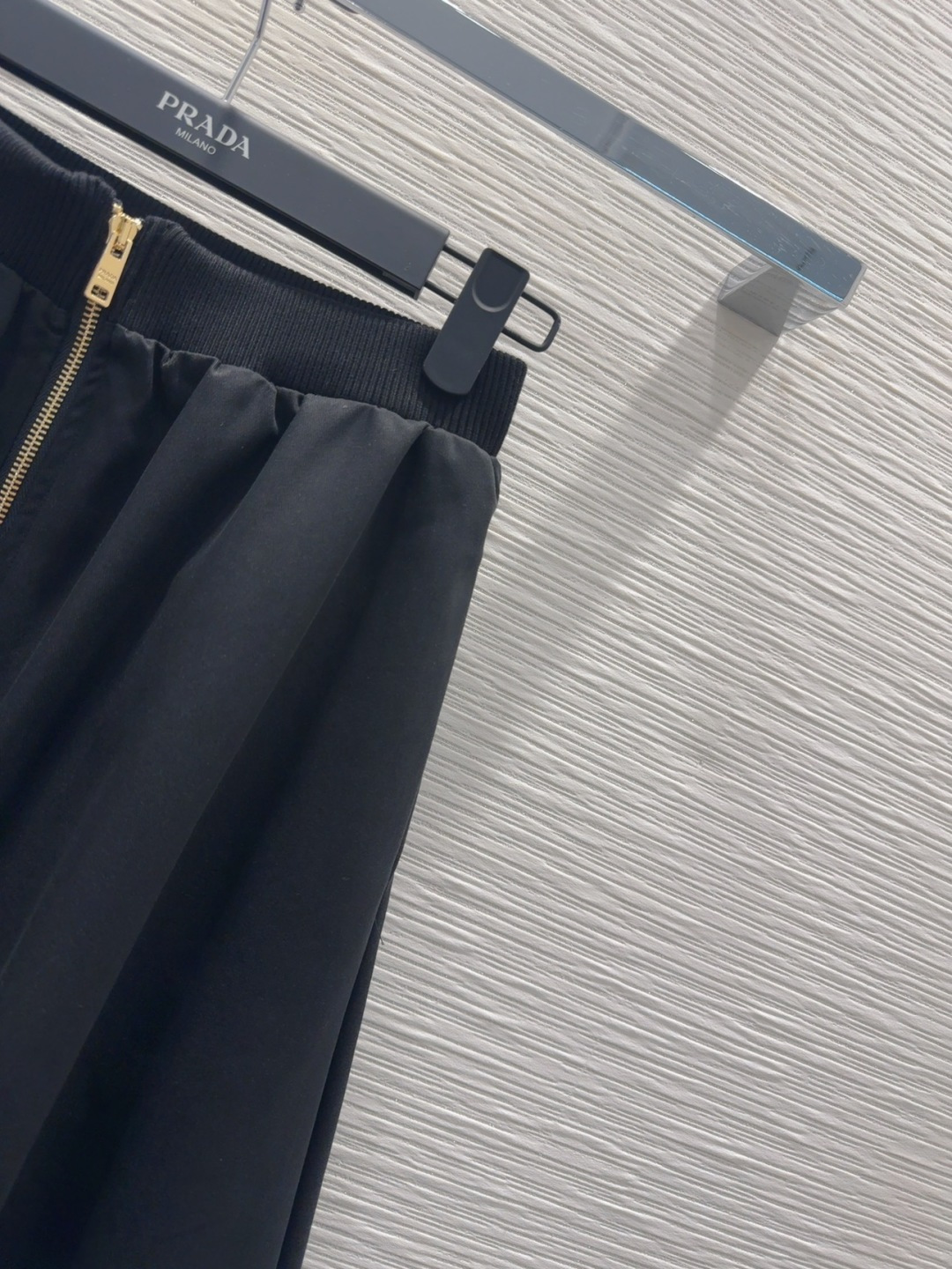 🛍️ Prad* 👑2025FW新款半裙 又一款时尚达人的心头好！细节精致 每一件到手都是惊喜满溢 高级