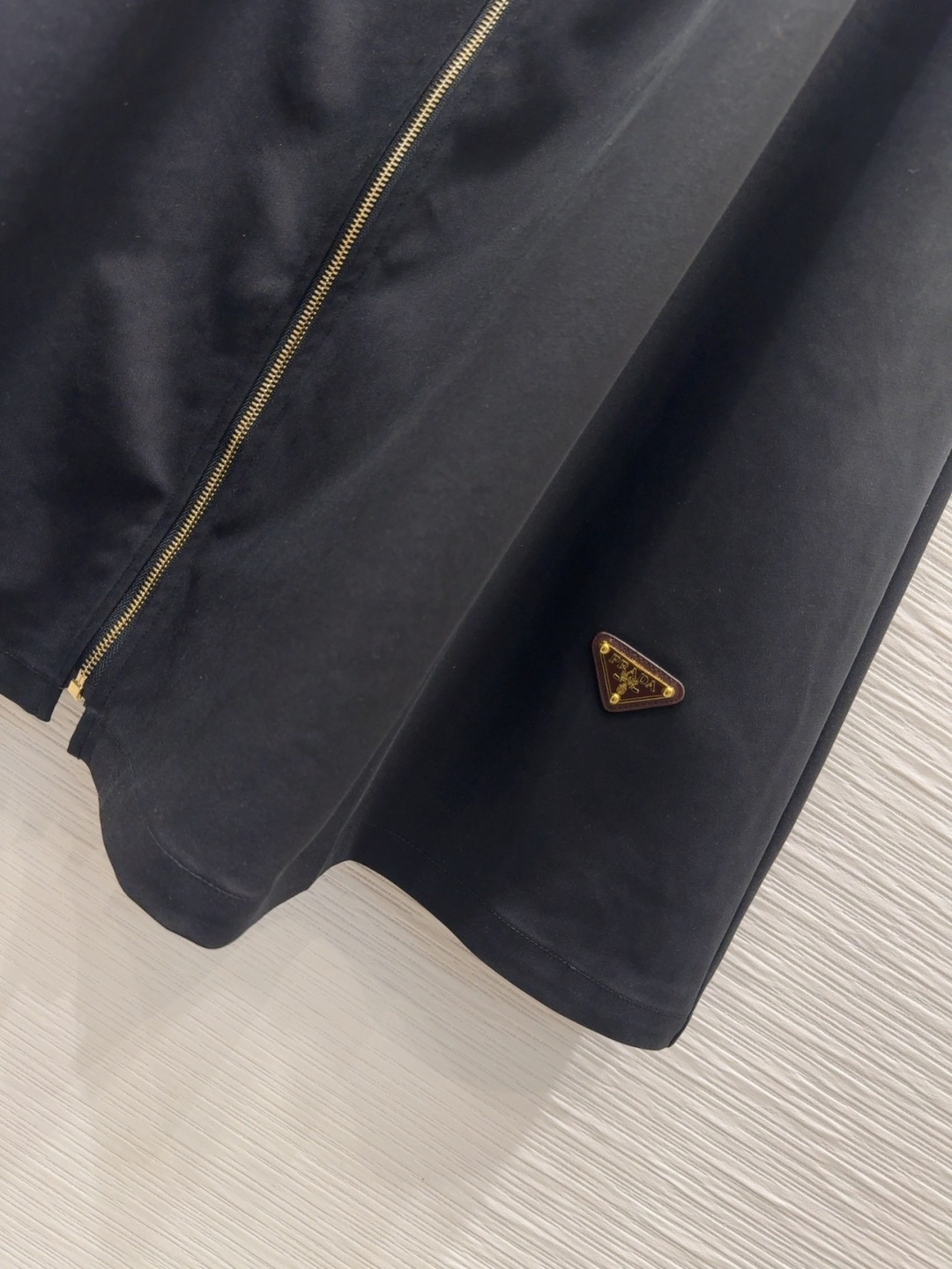 🛍️ Prad* 👑2025FW新款半裙 又一款时尚达人的心头好！细节精致 每一件到手都是惊喜满溢 高级