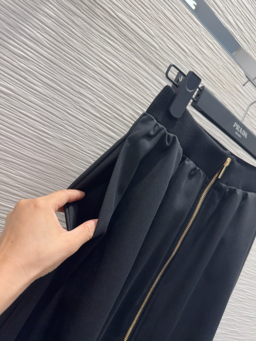 🛍️ Prad* 👑2025FW新款半裙 又一款时尚达人的心头好！细节精致 每一件到手都是惊喜满溢 高级
