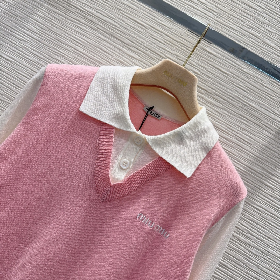 🛍️ Miu Mi* 👑2025FW新品 经典毛衣 100%初剪羊毛 质感细腻软糯。经典减龄单品！版型不