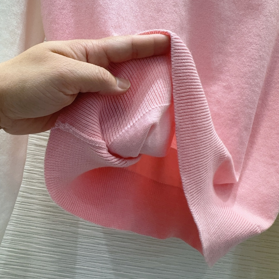 🛍️ Miu Mi* 👑2025FW新品 经典毛衣 100%初剪羊毛 质感细腻软糯。经典减龄单品！版型不