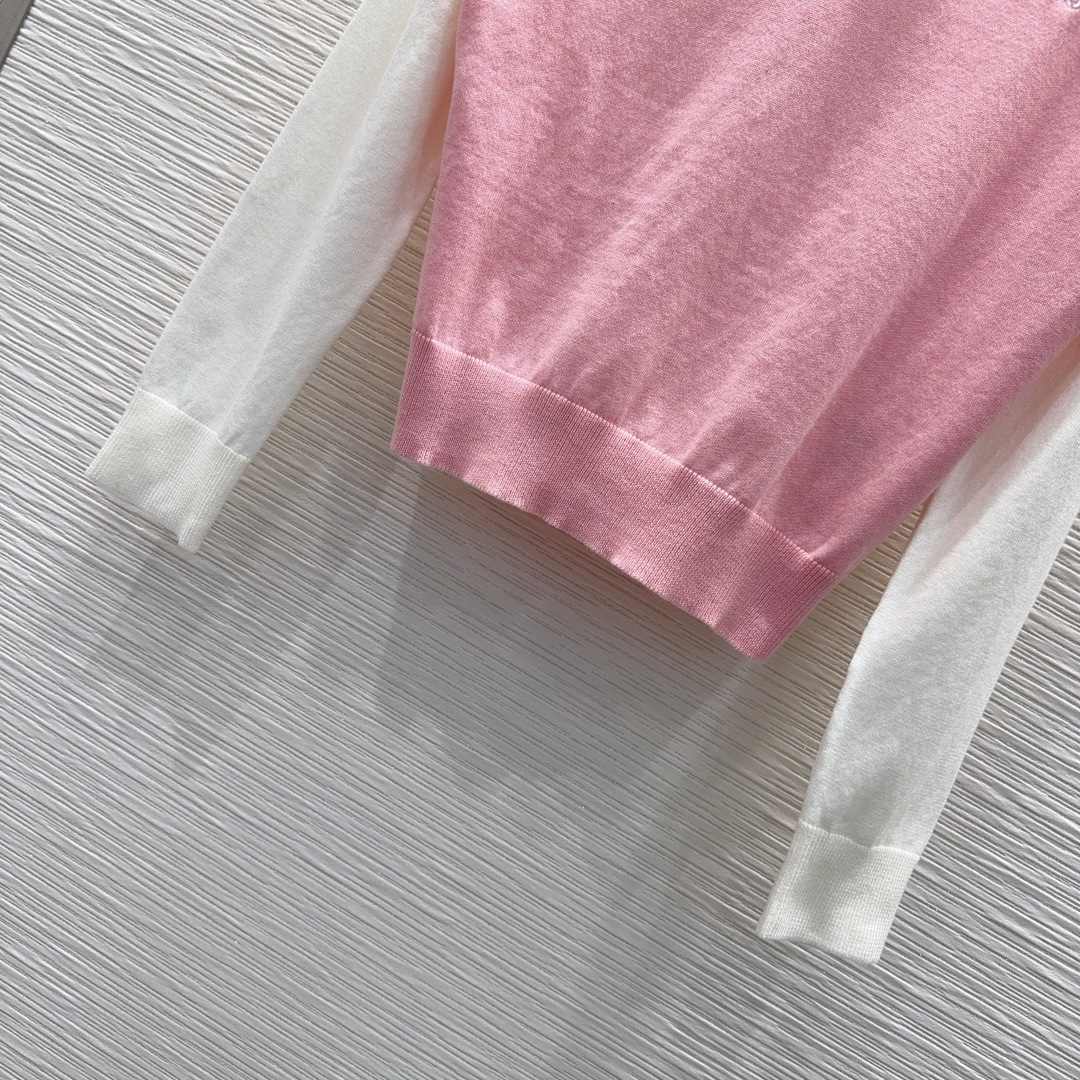 🛍️ Miu Mi* 👑2025FW新品 经典毛衣 100%初剪羊毛 质感细腻软糯。经典减龄单品！版型不