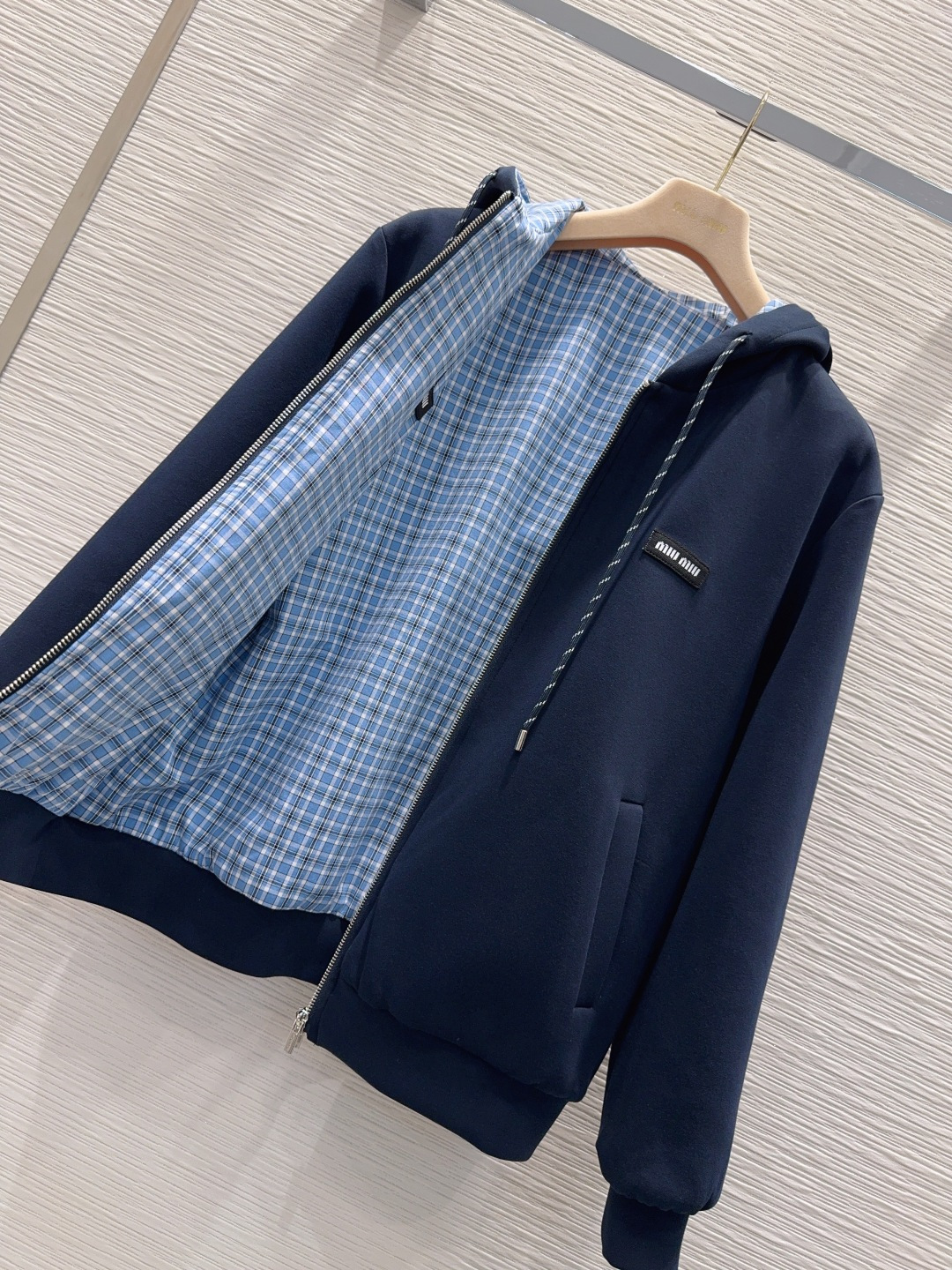 🛍️Miu Mi*👑 2025FW新款套装 外套双面可穿 上身显瘦又提升时髦度，优雅气质单品。衣橱必备！