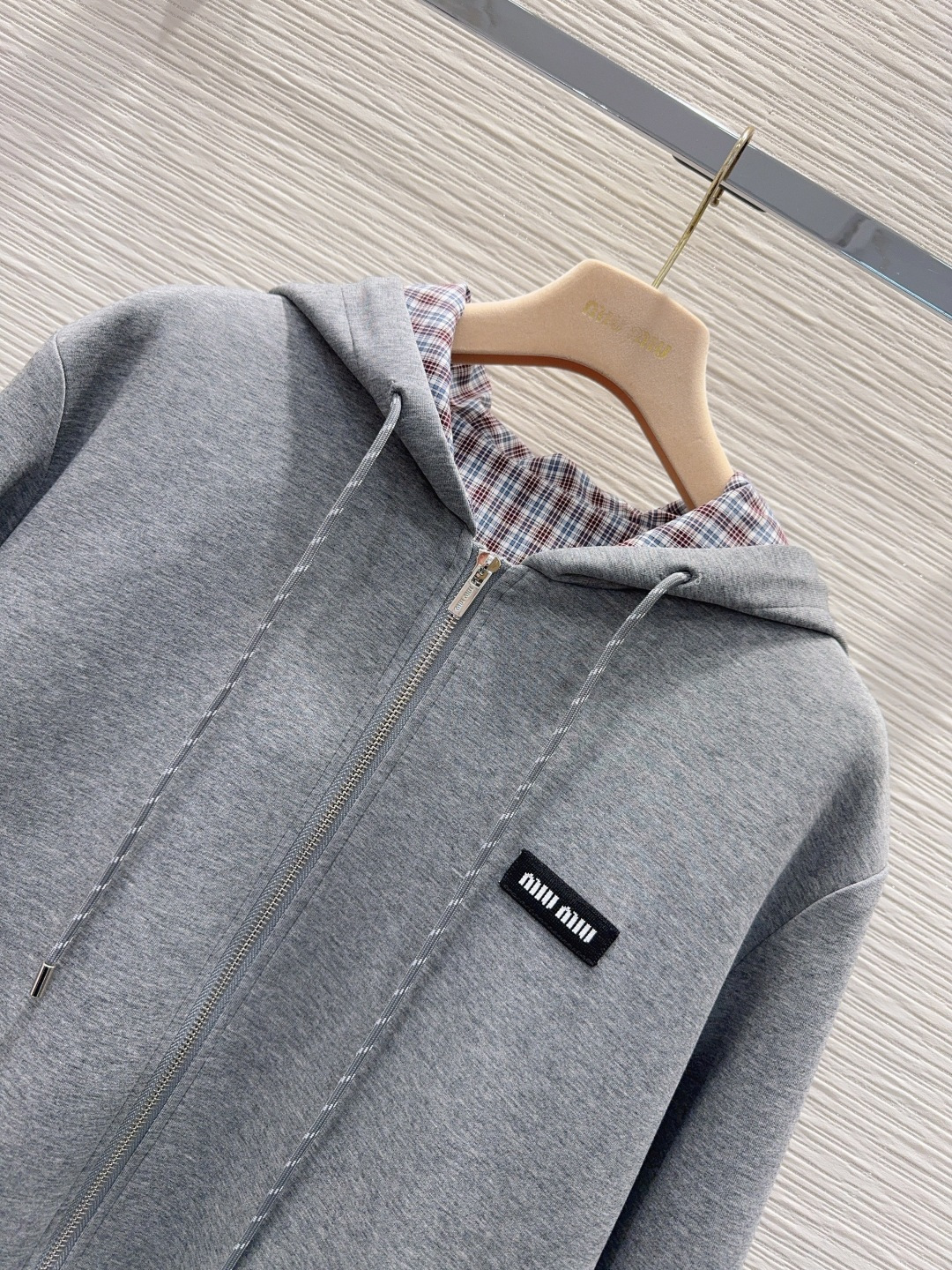 🛍️Miu Mi*👑 2025FW新款套装 外套双面可穿 上身显瘦又提升时髦度，优雅气质单品。衣橱必备！