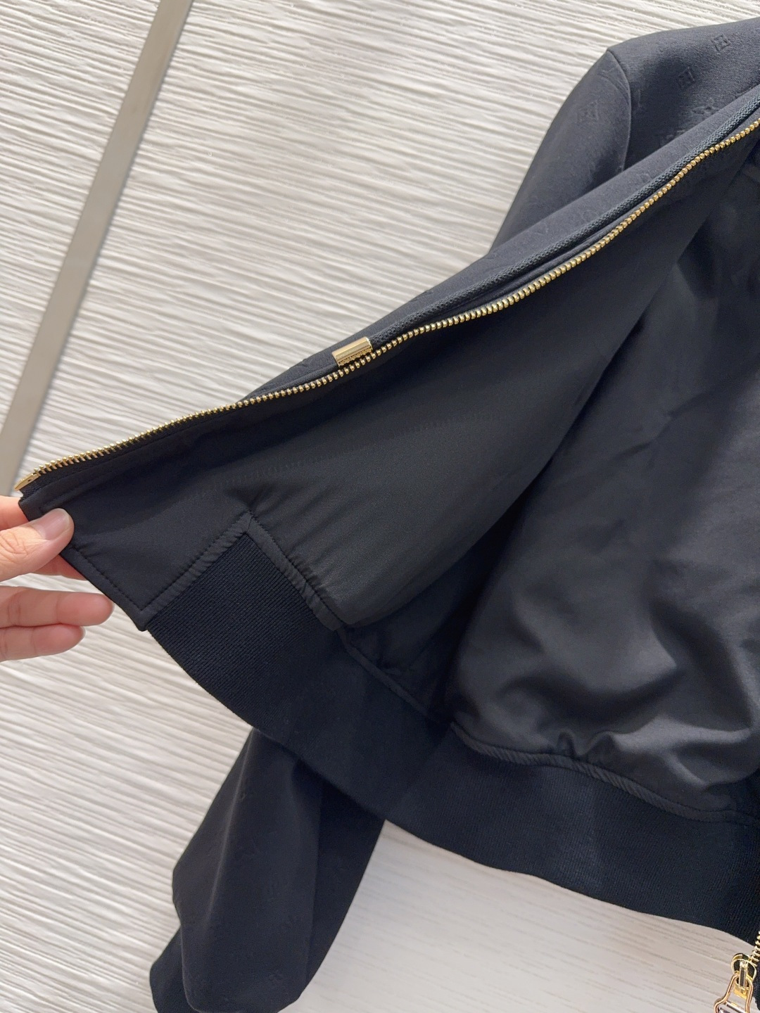 🛍️Louis Vuitto*👑 2025FW新款套装 上身显瘦又提升时髦度，优雅气质，衣橱必备！做工品