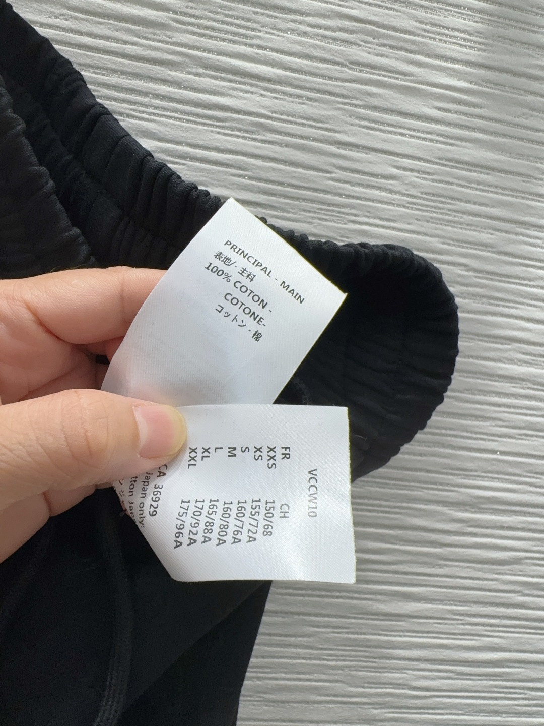 Louis Vuitton 2025FW Women's Black Monogram Embossed Tracksuit Set 9 cmp i1758016529780 3250 0 5