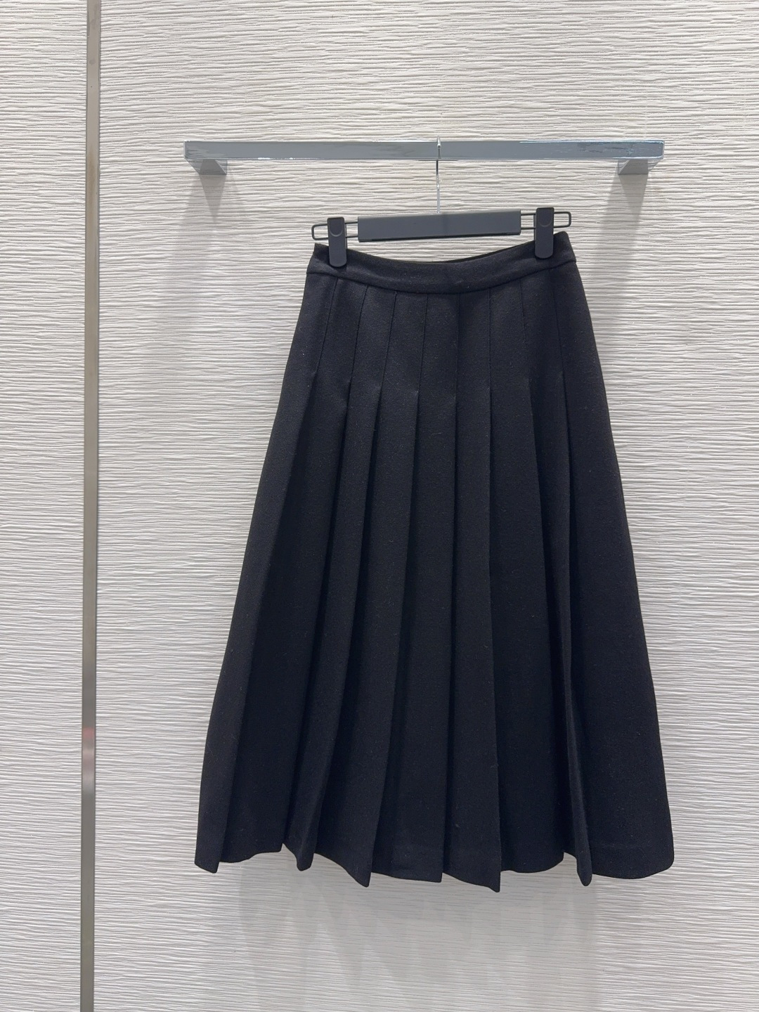 🛍️ Prad* 👑2025FW新款半裙 50%羊毛 又一款时尚达人的心头好！细节精致 每一件到手都是惊