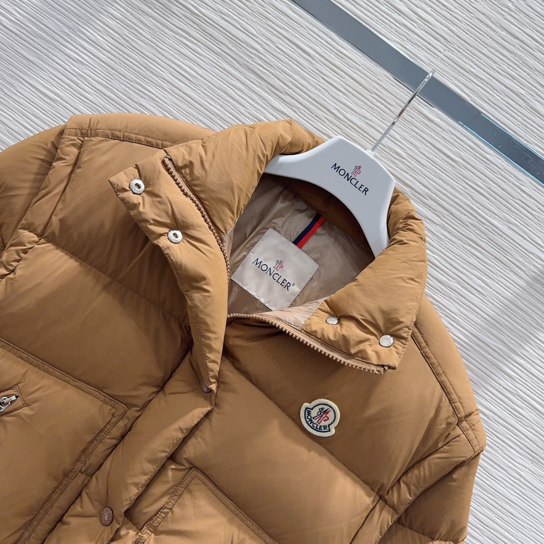 🛍️Moncle*👑2025FW新款羽绒服 90%鹅绒 充绒量68克 整体保暖效果拉满，常规款羽绒服 休