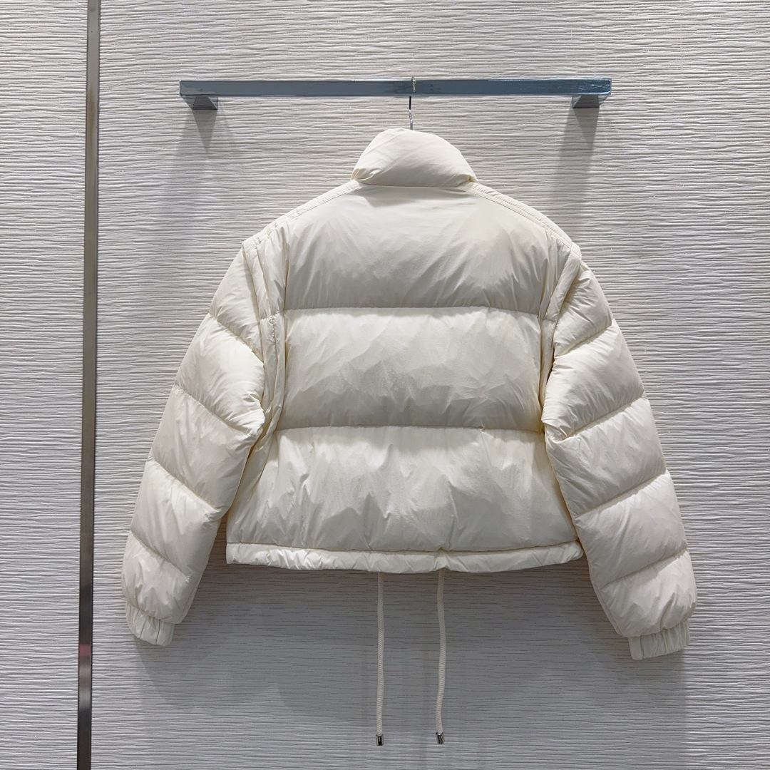 🛍️Moncle*👑2025FW新款羽绒服 90%鹅绒 充绒量68克 整体保暖效果拉满，常规款羽绒服 休