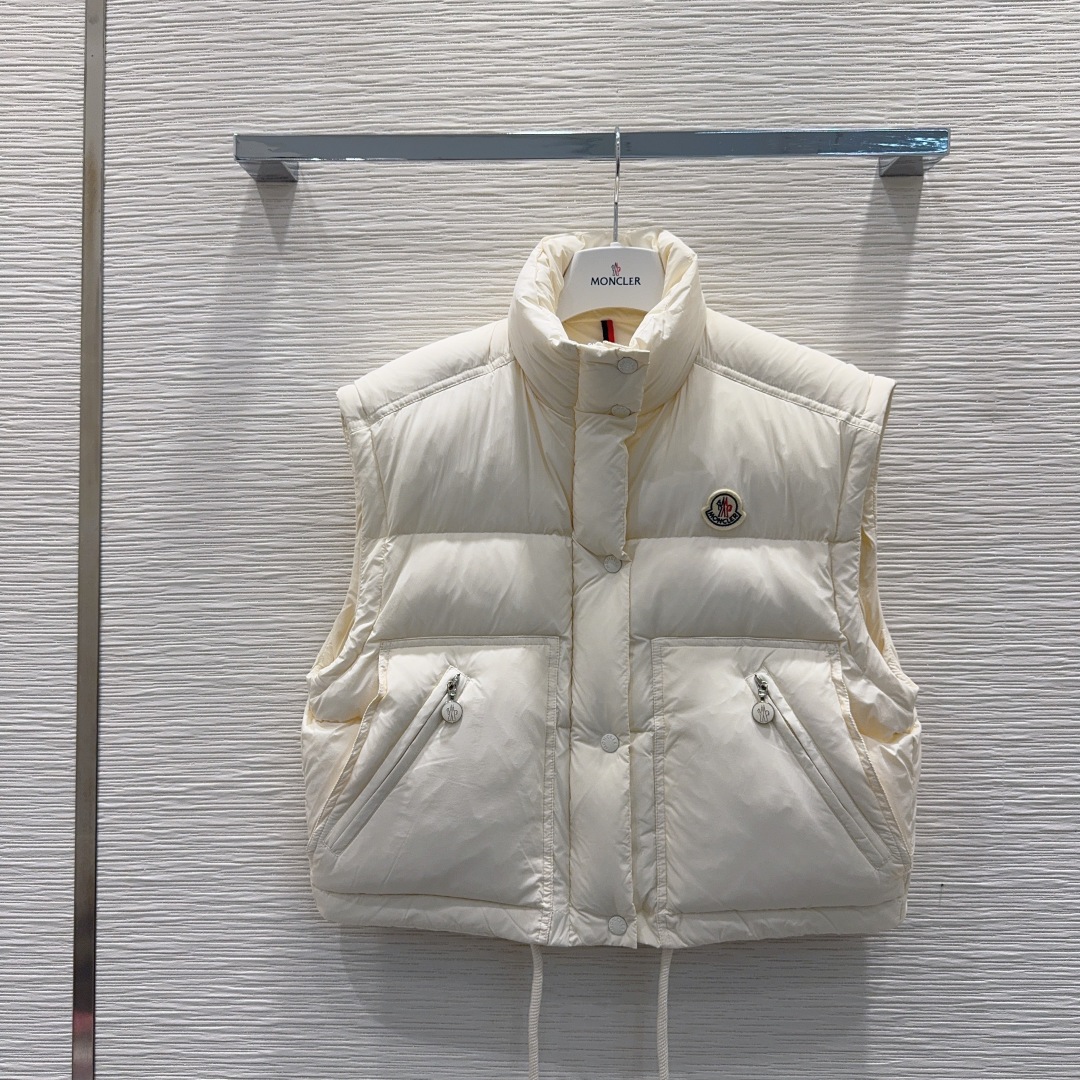 🛍️Moncle*👑2025FW新款羽绒服 90%鹅绒 充绒量68克 整体保暖效果拉满，常规款羽绒服 休