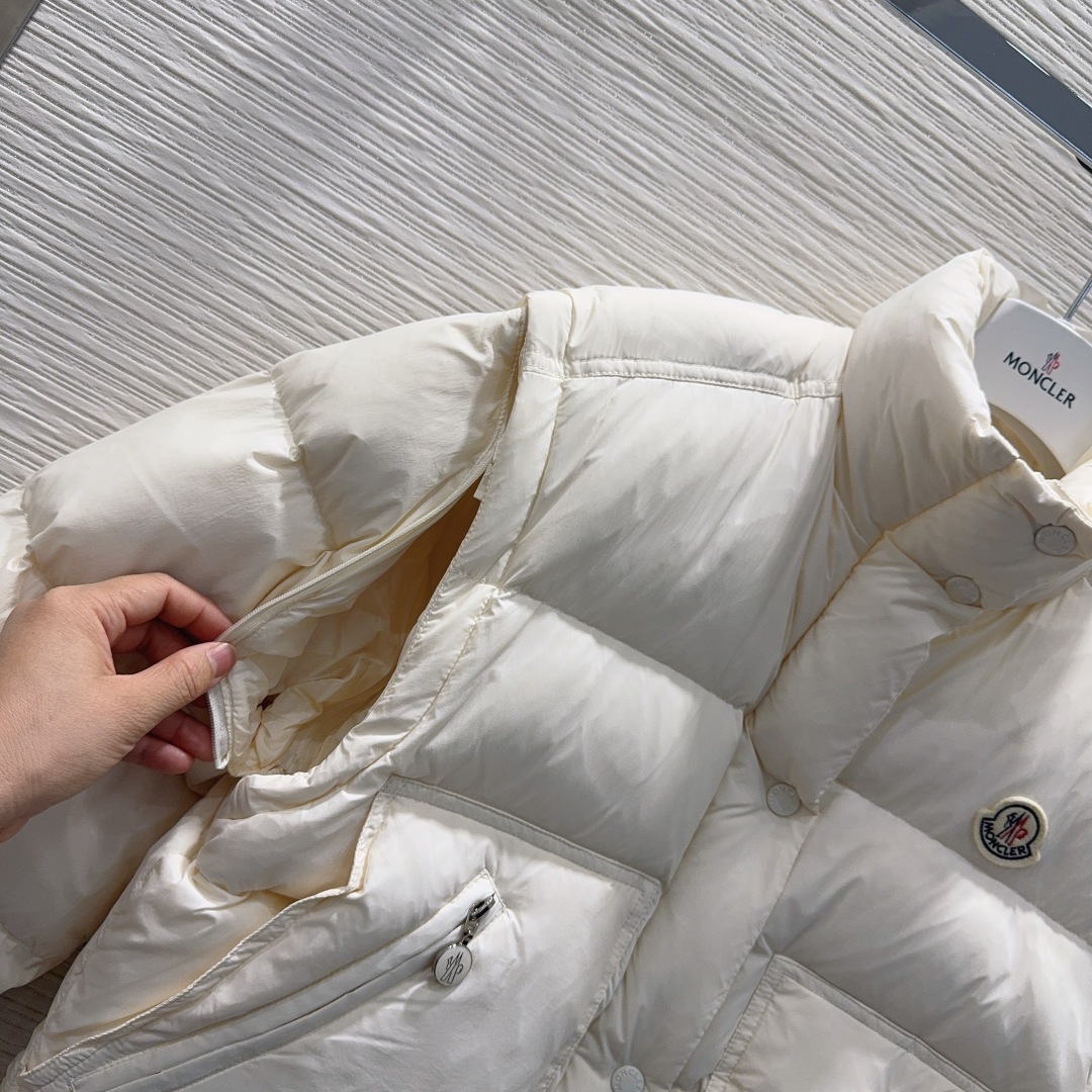 🛍️Moncle*👑2025FW新款羽绒服 90%鹅绒 充绒量68克 整体保暖效果拉满，常规款羽绒服 休