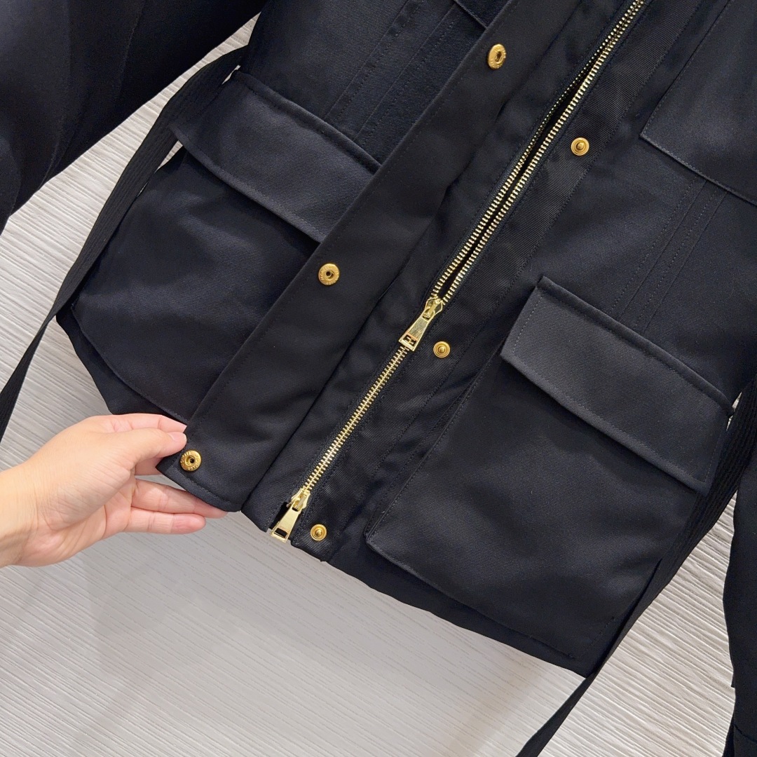 🛍️ Moncle* 👑2025FW新款羽绒服假两件套 整体保暖效果拉满，常规款羽绒服 休闲时尚，经典l