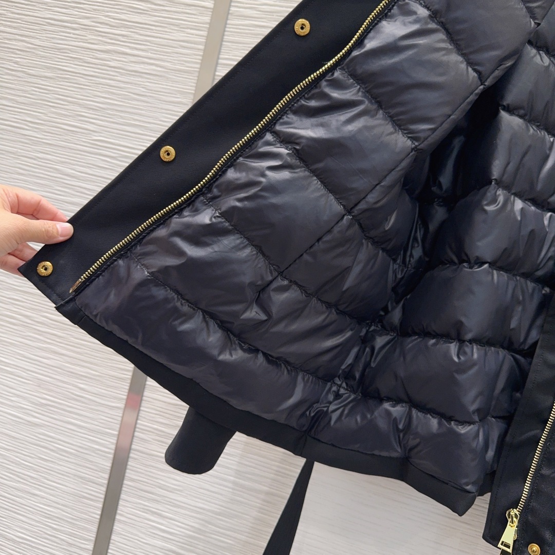 🛍️ Moncle* 👑2025FW新款羽绒服假两件套 整体保暖效果拉满，常规款羽绒服 休闲时尚，经典l