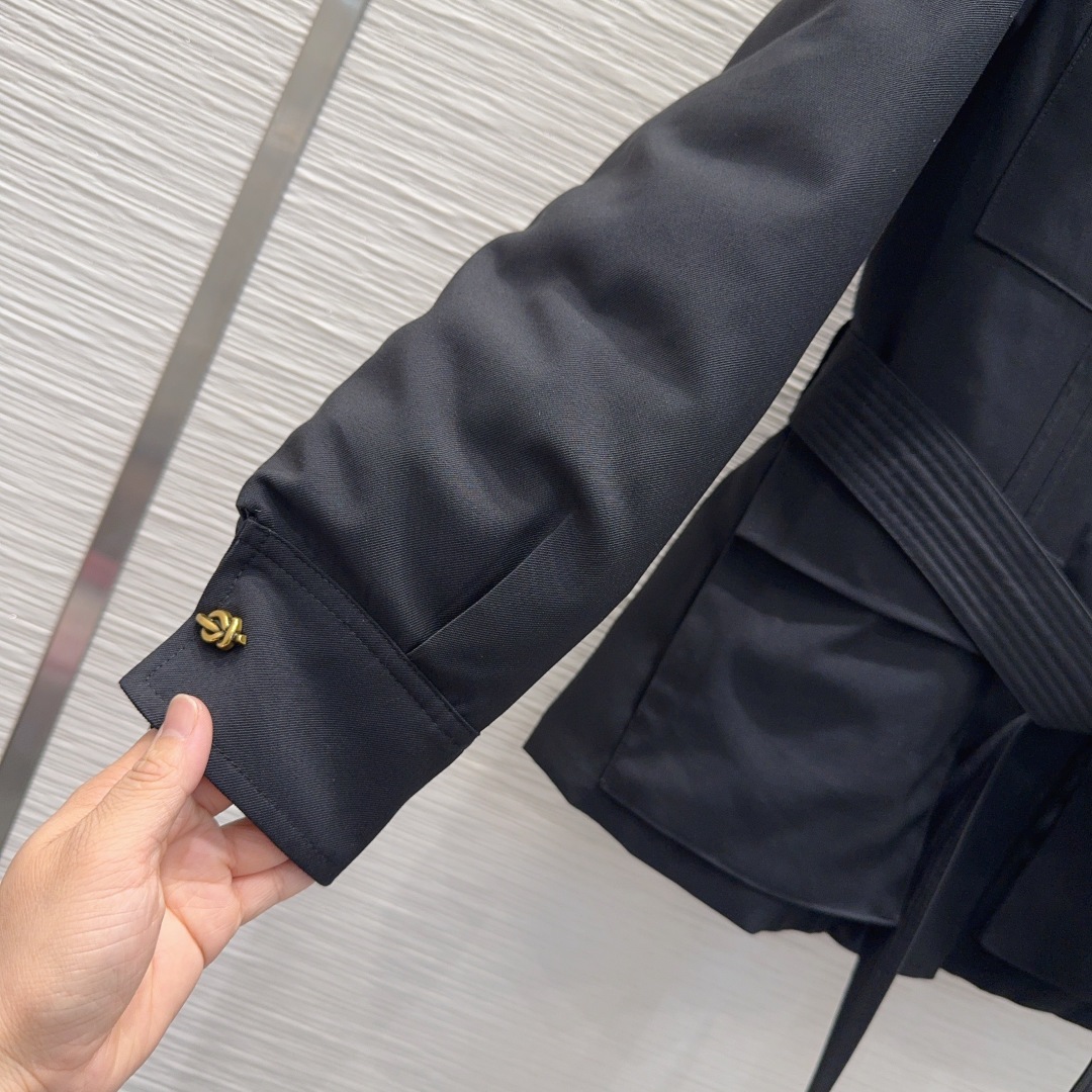 🛍️ Moncle* 👑2025FW新款羽绒服假两件套 整体保暖效果拉满，常规款羽绒服 休闲时尚，经典l