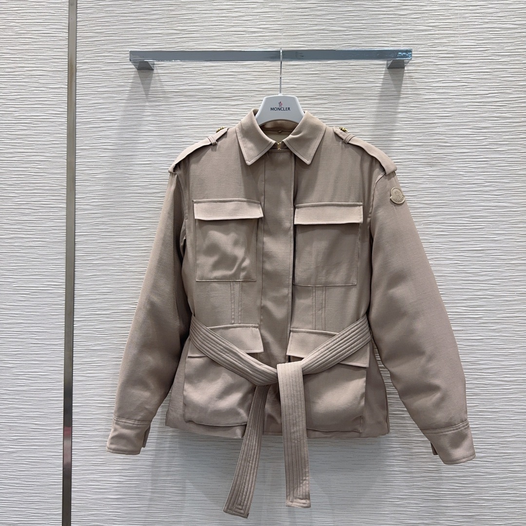 🛍️ Moncle* 👑2025FW新款羽绒服假两件套 整体保暖效果拉满，常规款羽绒服 休闲时尚，经典l