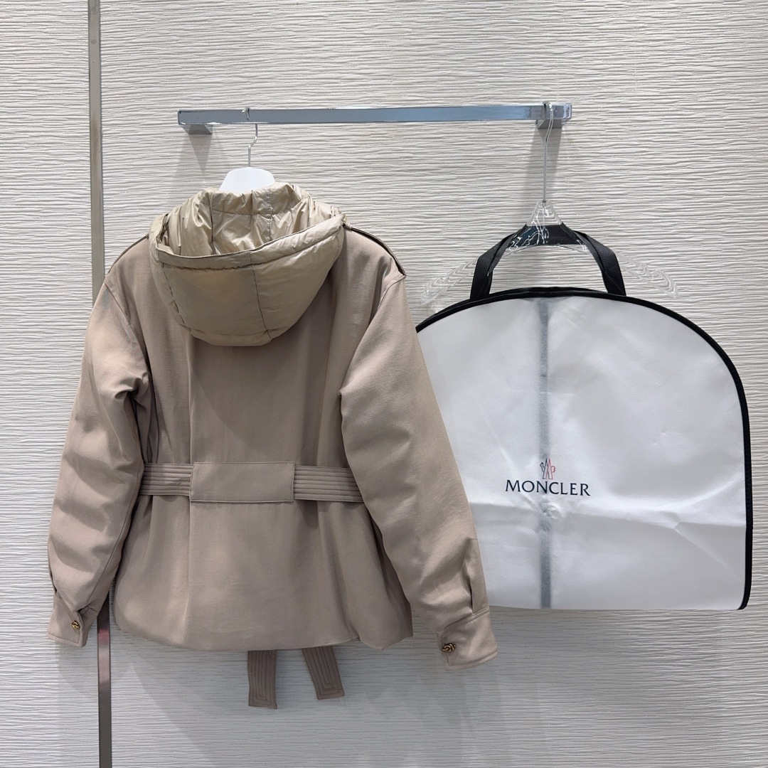 🛍️ Moncle* 👑2025FW新款羽绒服假两件套 整体保暖效果拉满，常规款羽绒服 休闲时尚，经典l
