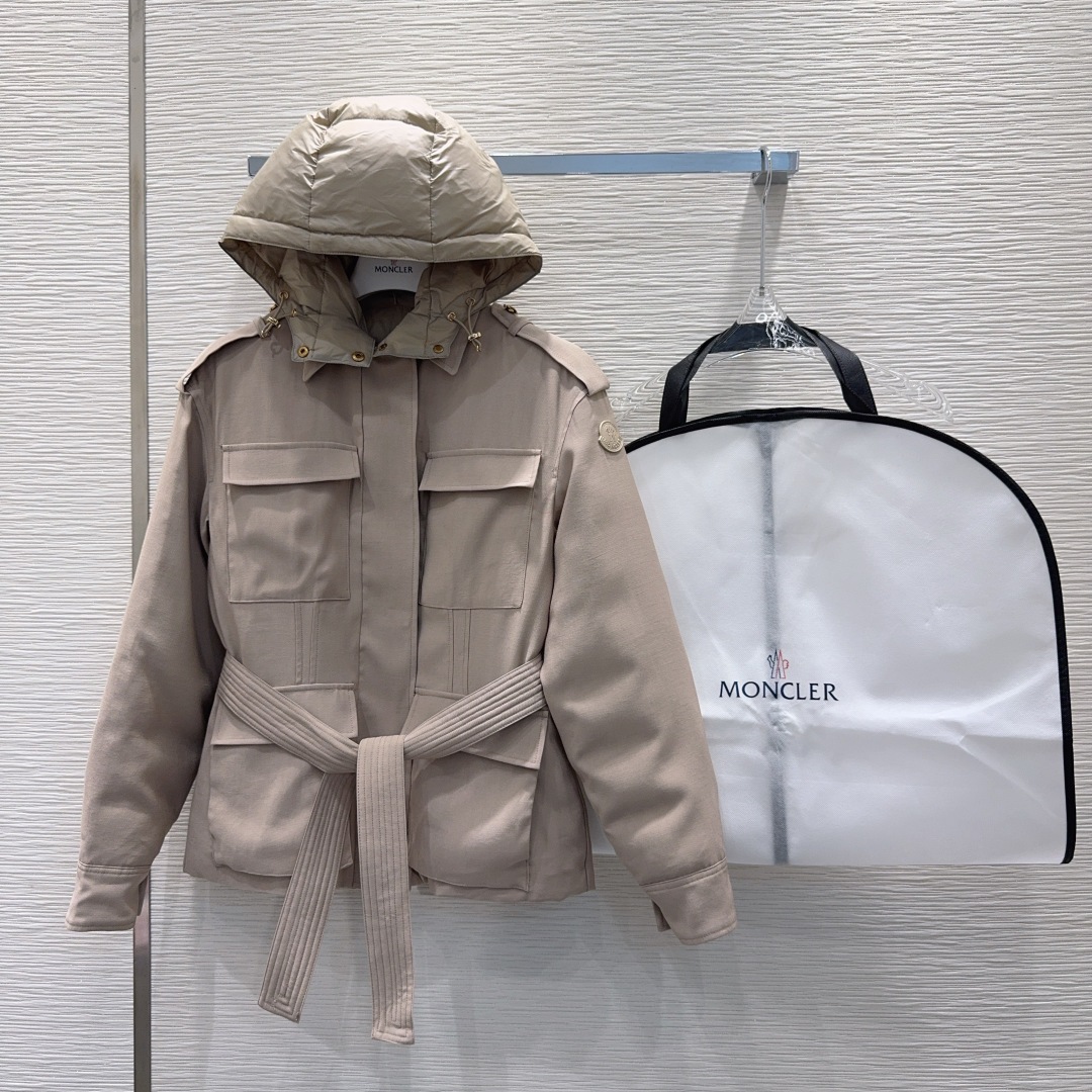 🛍️ Moncle* 👑2025FW新款羽绒服假两件套 整体保暖效果拉满，常规款羽绒服 休闲时尚，经典l