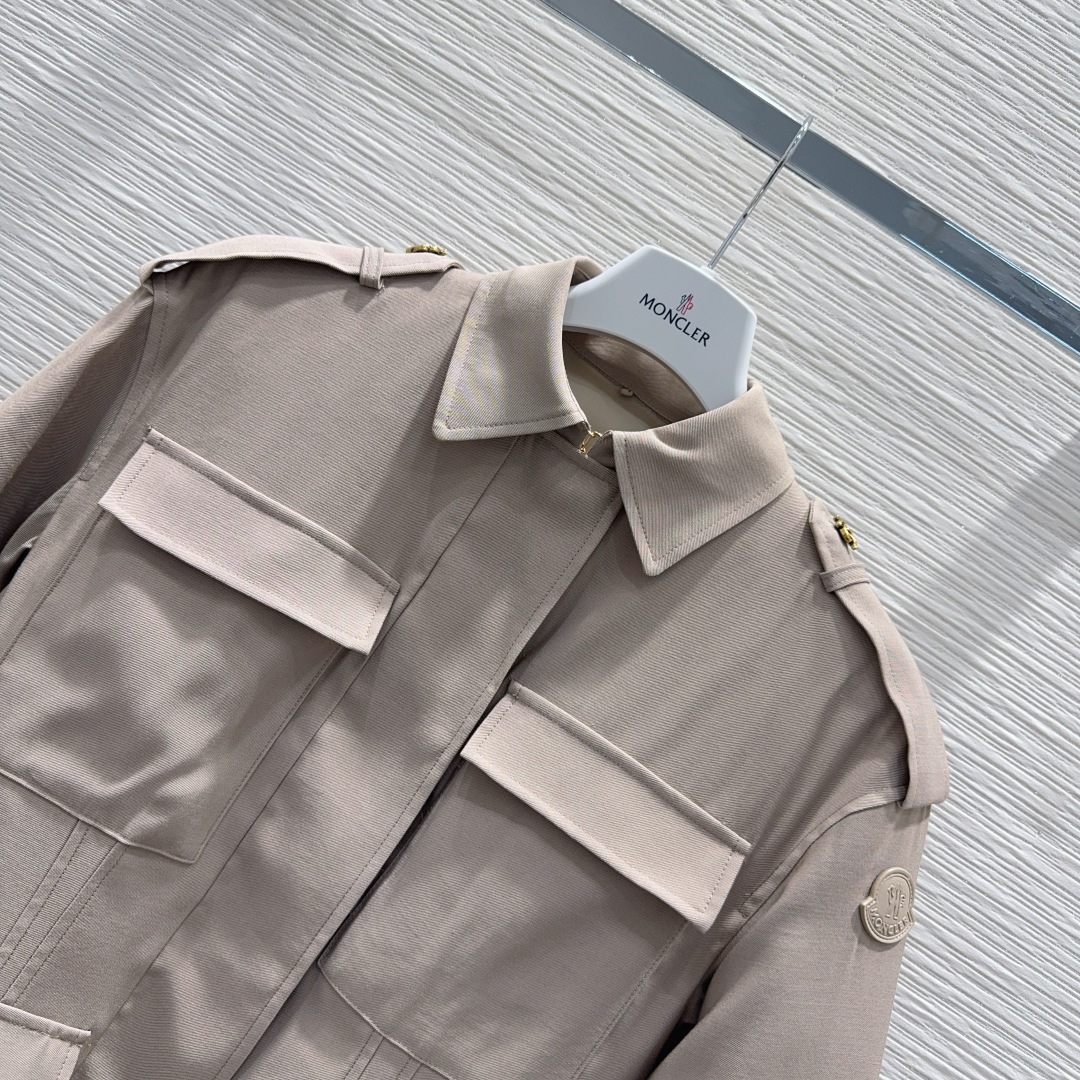 🛍️ Moncle* 👑2025FW新款羽绒服假两件套 整体保暖效果拉满，常规款羽绒服 休闲时尚，经典l
