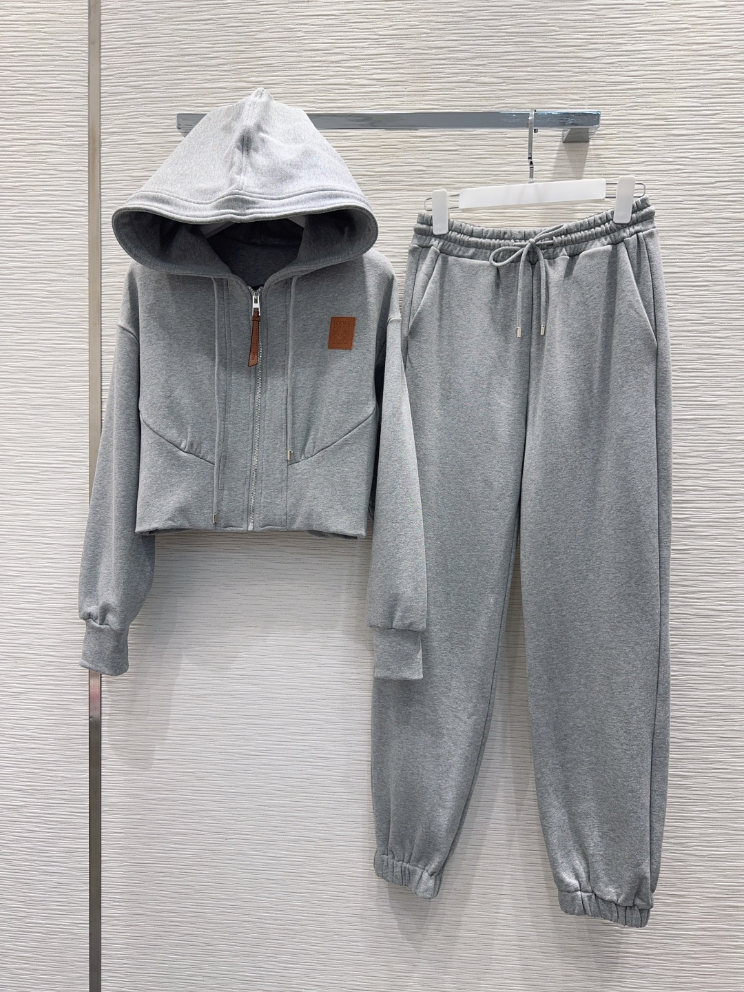 🛍️Loe w*e👑 2025FW新款套装 上身显瘦又提升时髦度，优雅气质单品。衣橱必备！做工品质看细节