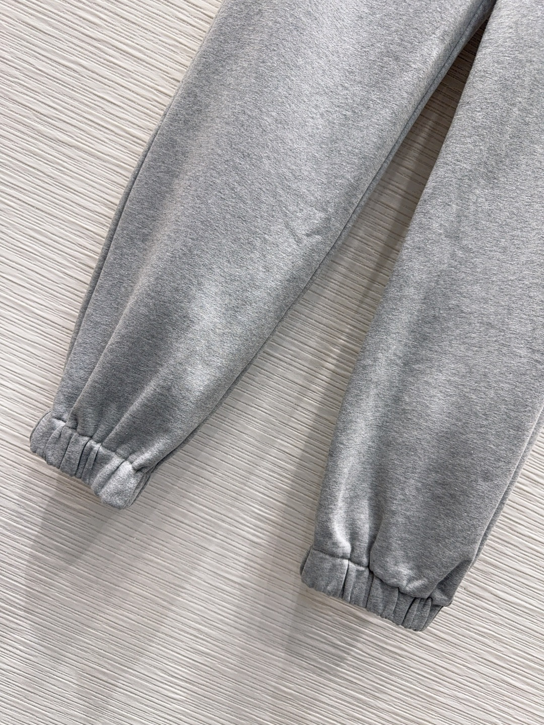 🛍️Loe w*e👑 2025FW新款套装 上身显瘦又提升时髦度，优雅气质单品。衣橱必备！做工品质看细节