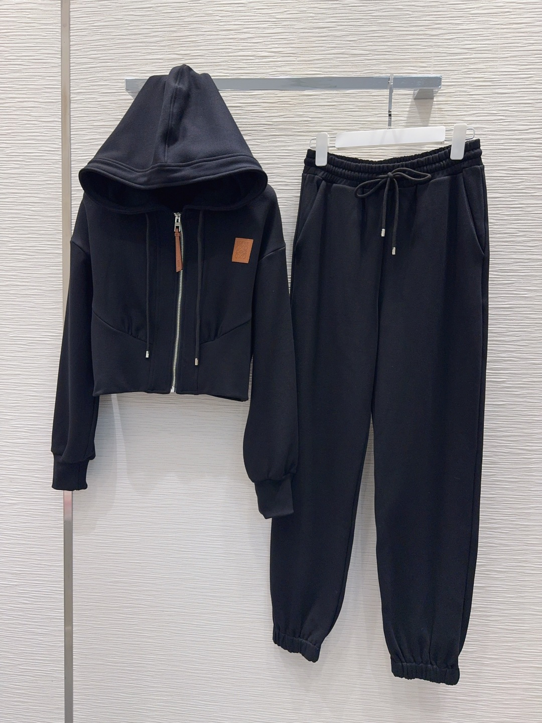 🛍️Loe w*e👑 2025FW新款套装 上身显瘦又提升时髦度，优雅气质单品。衣橱必备！做工品质看细节