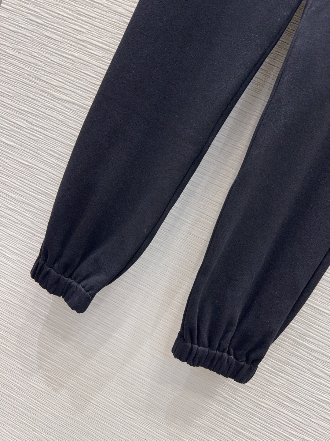 🛍️Loe w*e👑 2025FW新款套装 上身显瘦又提升时髦度，优雅气质单品。衣橱必备！做工品质看细节