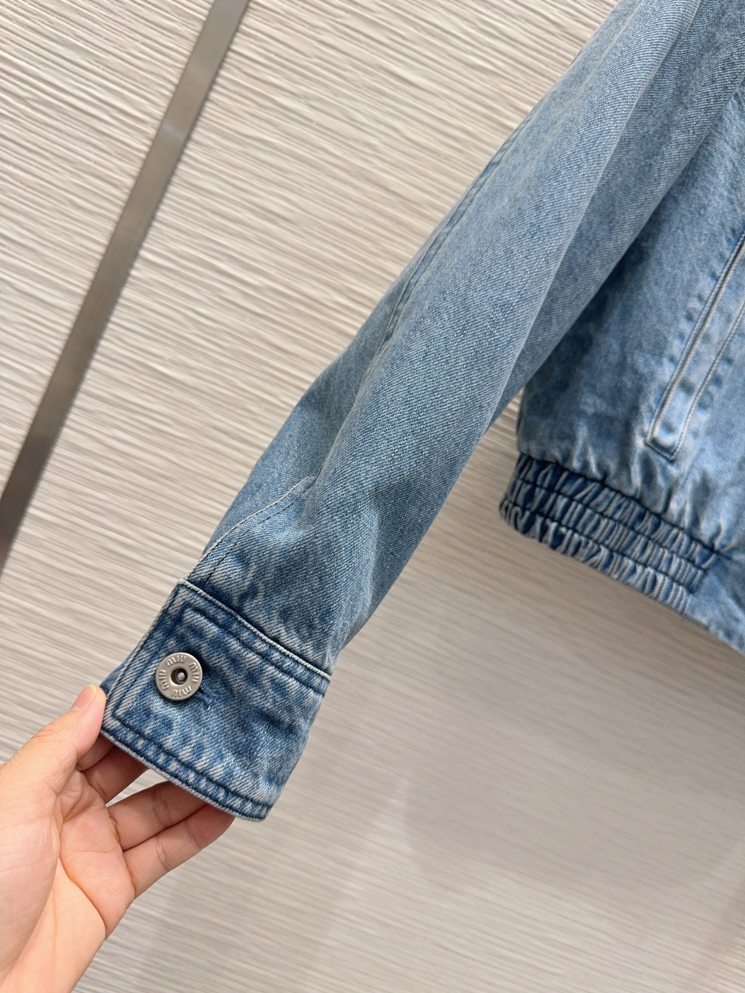 🛍️ Miu Mi* 👑2025FW新款 高版出品~超时髦新款丹宁牛仔 酵洗个性色调上身又酷又飒爽 采用