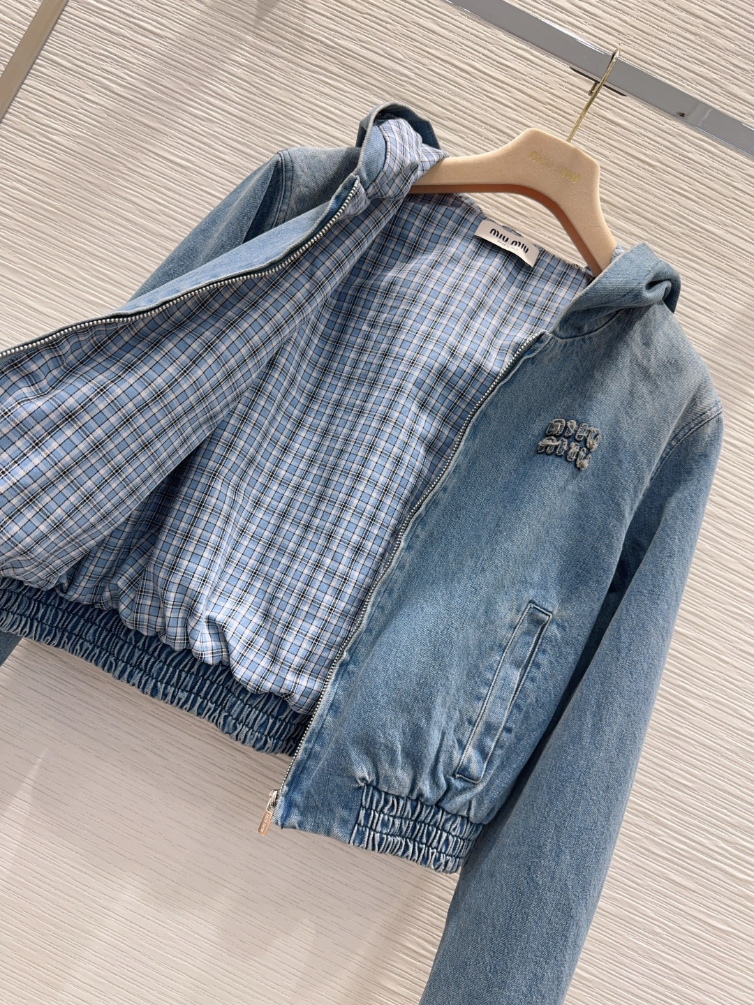 🛍️ Miu Mi* 👑2025FW新款 高版出品~超时髦新款丹宁牛仔 酵洗个性色调上身又酷又飒爽 采用