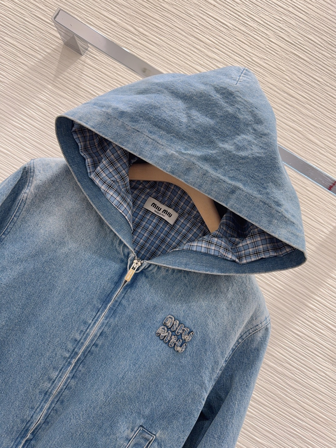 🛍️ Miu Mi* 👑2025FW新款 高版出品~超时髦新款丹宁牛仔 酵洗个性色调上身又酷又飒爽 采用