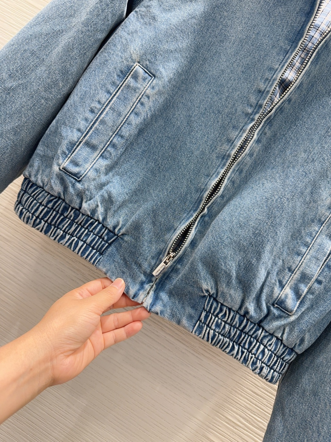 🛍️ Miu Mi* 👑2025FW新款 高版出品~超时髦新款丹宁牛仔 酵洗个性色调上身又酷又飒爽 采用