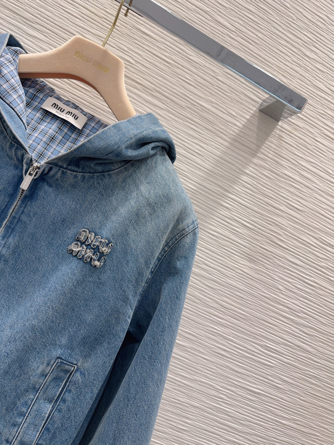 🛍️ Miu Mi* 👑2025FW新款 高版出品~超时髦新款丹宁牛仔 酵洗个性色调上身又酷又飒爽 采用