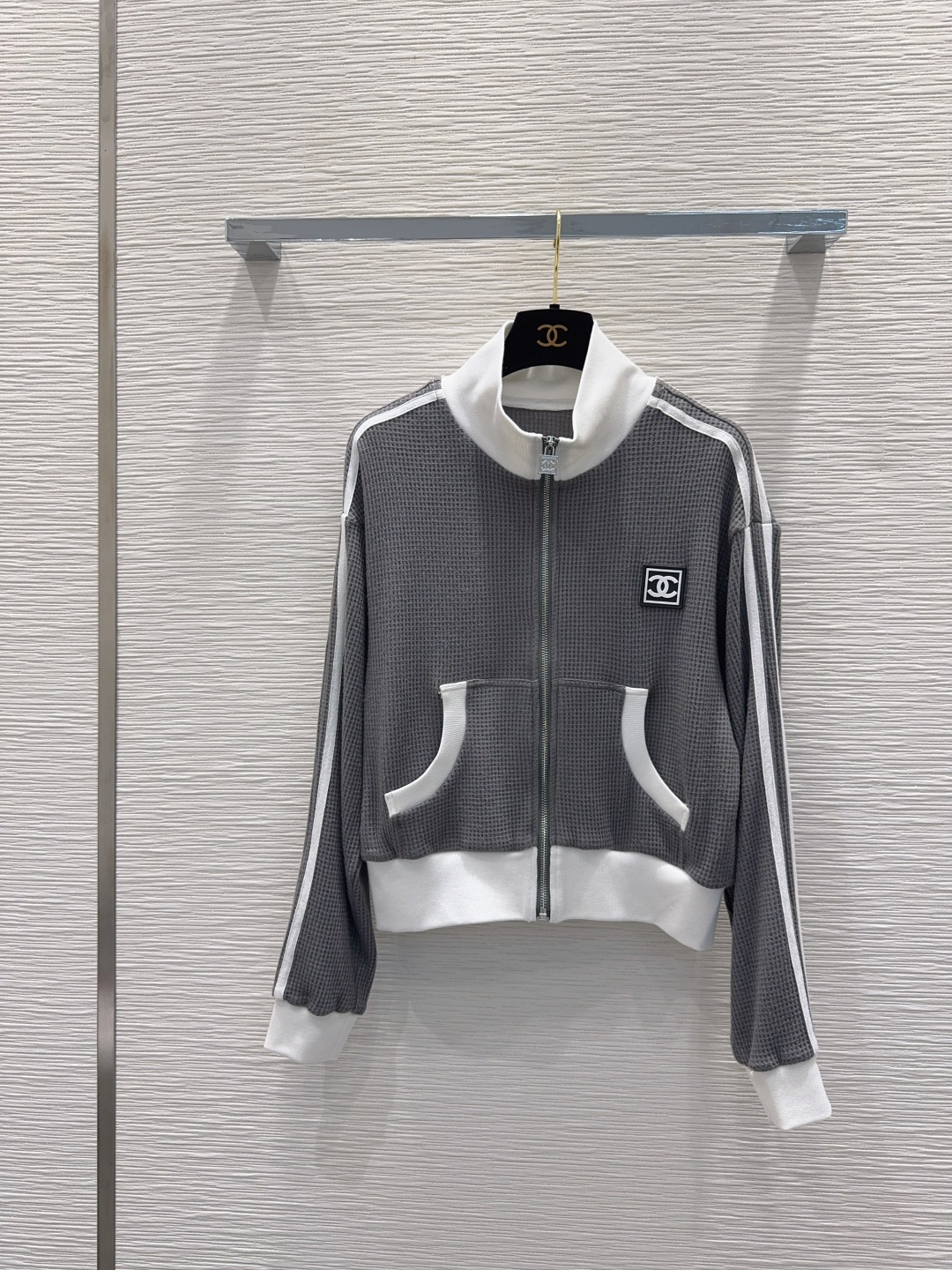 🛍️ Chane* 👑 2025FW新款套装 上身显瘦又提升时髦度，优雅气质，衣橱必备！做工品质看细节。