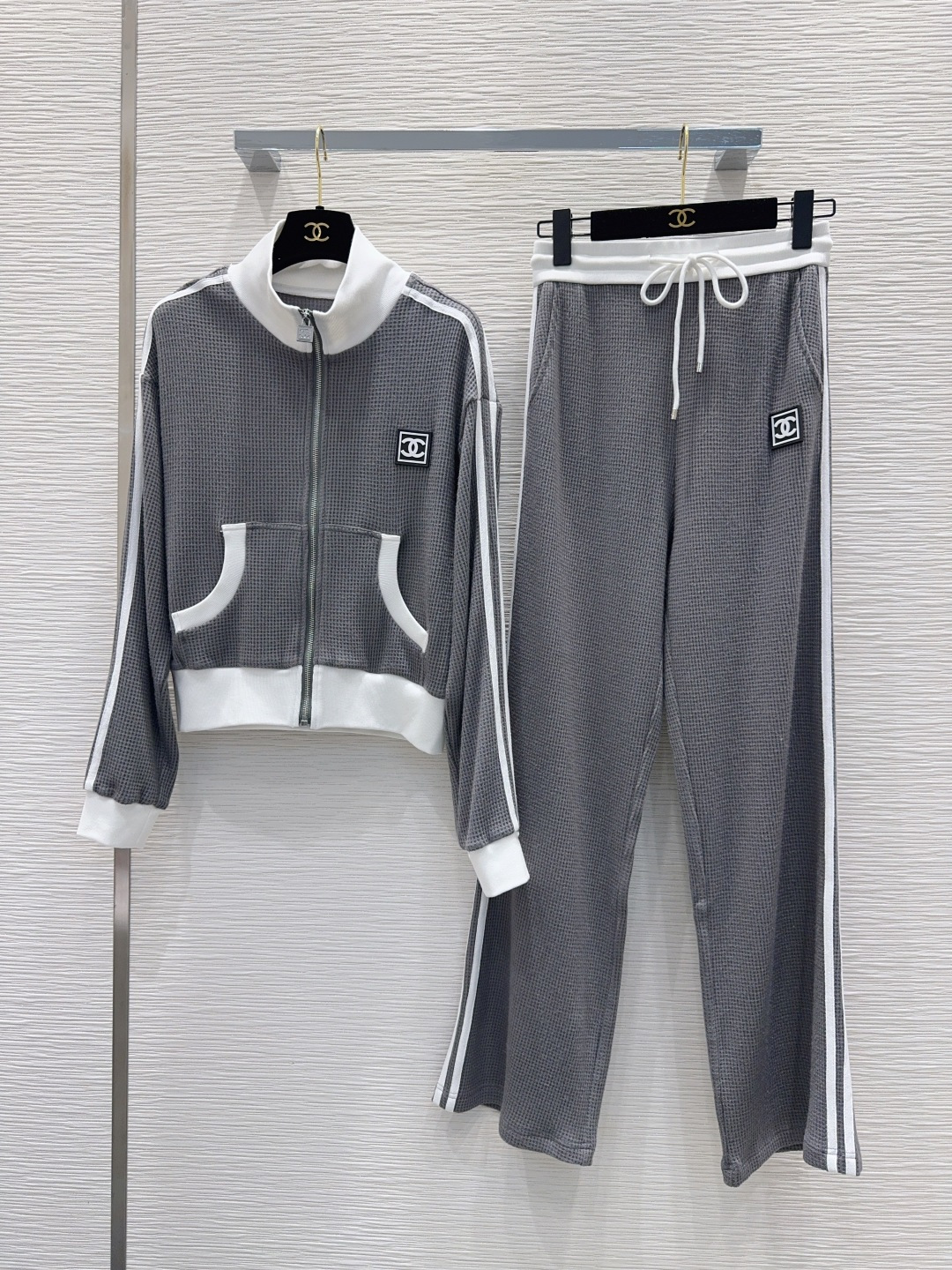 🛍️ Chane* 👑 2025FW新款套装 上身显瘦又提升时髦度，优雅气质，衣橱必备！做工品质看细节。