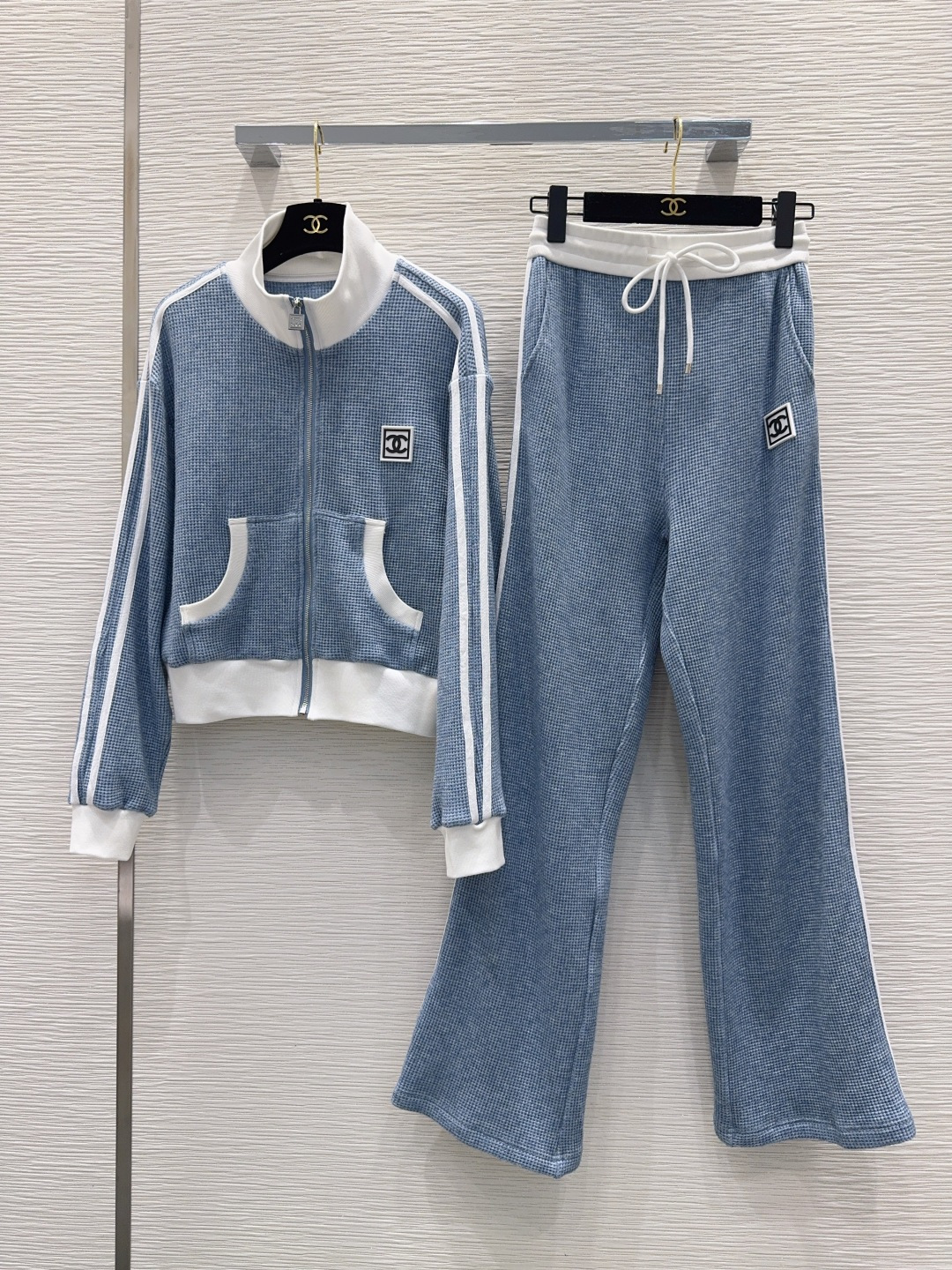 🛍️ Chane* 👑 2025FW新款套装 上身显瘦又提升时髦度，优雅气质，衣橱必备！做工品质看细节。