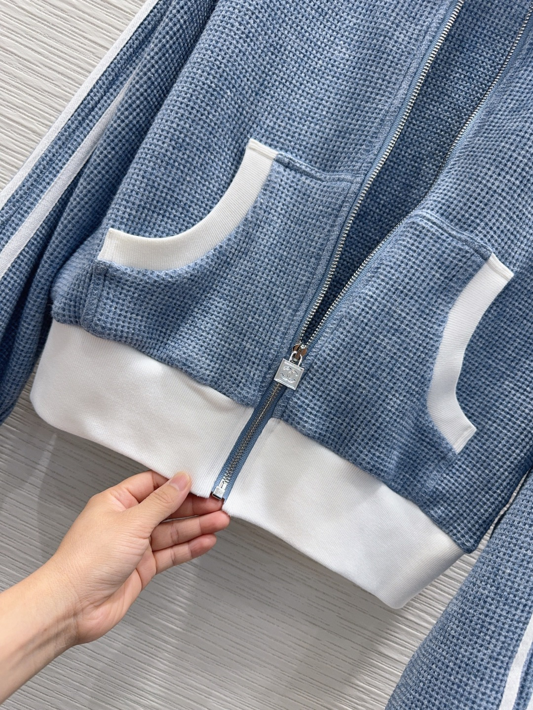 🛍️ Chane* 👑 2025FW新款套装 上身显瘦又提升时髦度，优雅气质，衣橱必备！做工品质看细节。