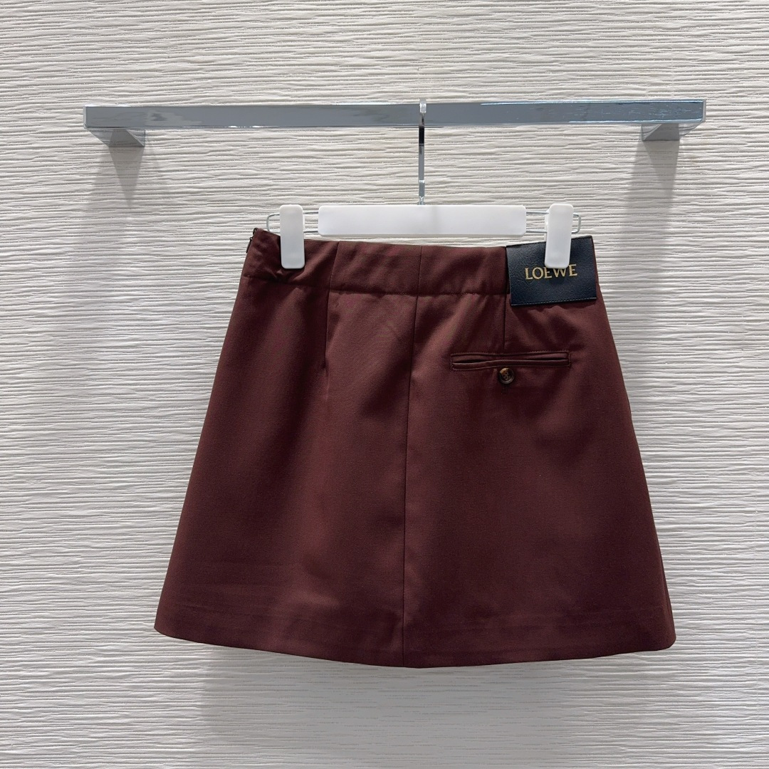 🛍️Loe w*e👑2025FW新款短裙 简洁大气 非常高级的进口质地 仔细看细节 颜色超正👍上身非常飒