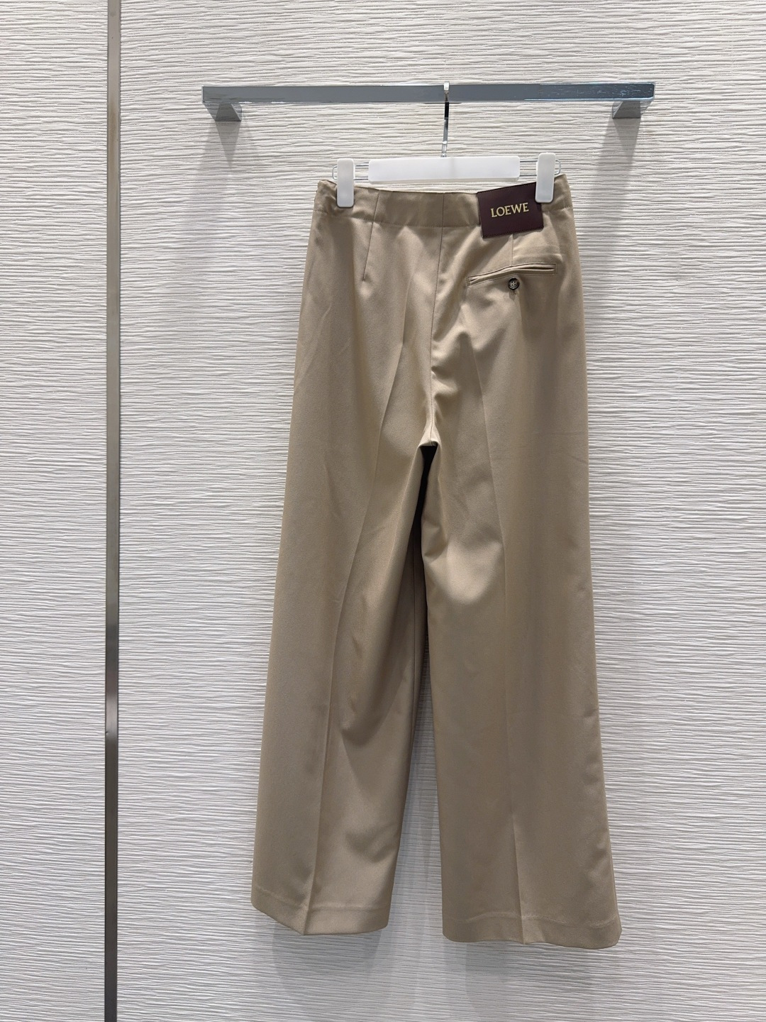 🛍️Loe w*e👑2025FW新款长裤 简洁大气 非常高级的进口质地 仔细看细节 颜色超正👍上身非常飒